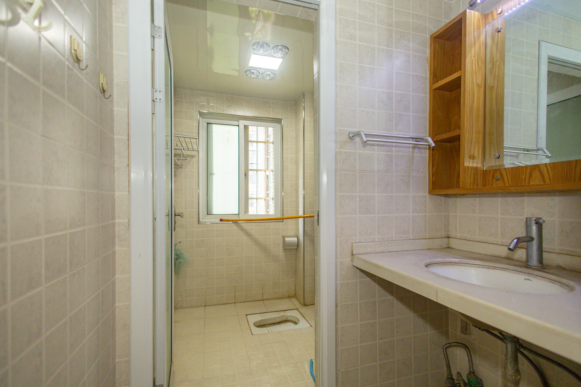 楚天世纪城东苑 3室2厅2卫 79.0万 楚天世纪城东苑 3室2厅2卫 79.0万卫生间