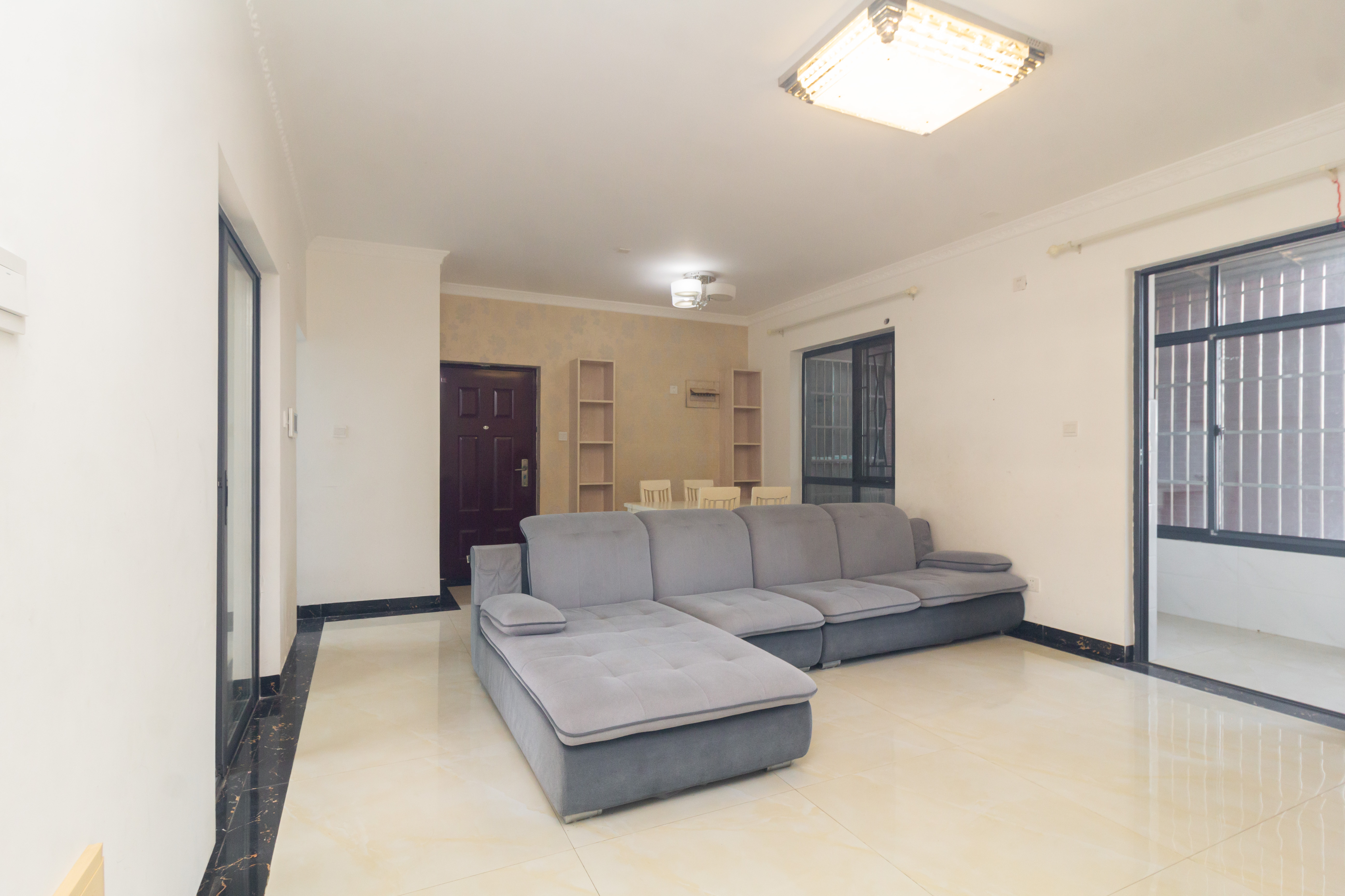 中国铁建国际城二期 3室2厅1卫 46.5万 中国铁建国际城二期 3室2厅1卫 46.5万客厅