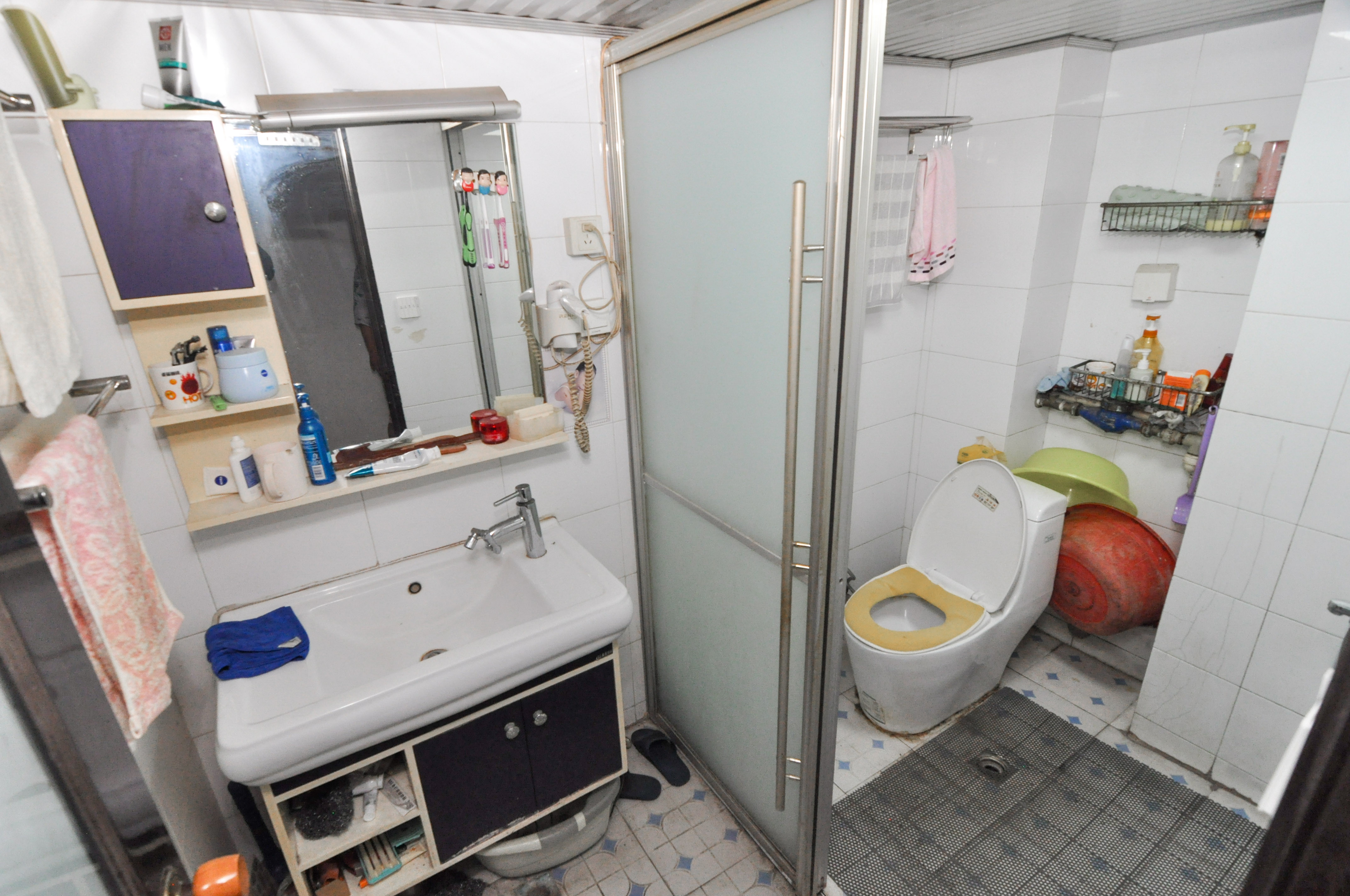 麓谷E家人  3室2厅2卫    89.98万卫生间