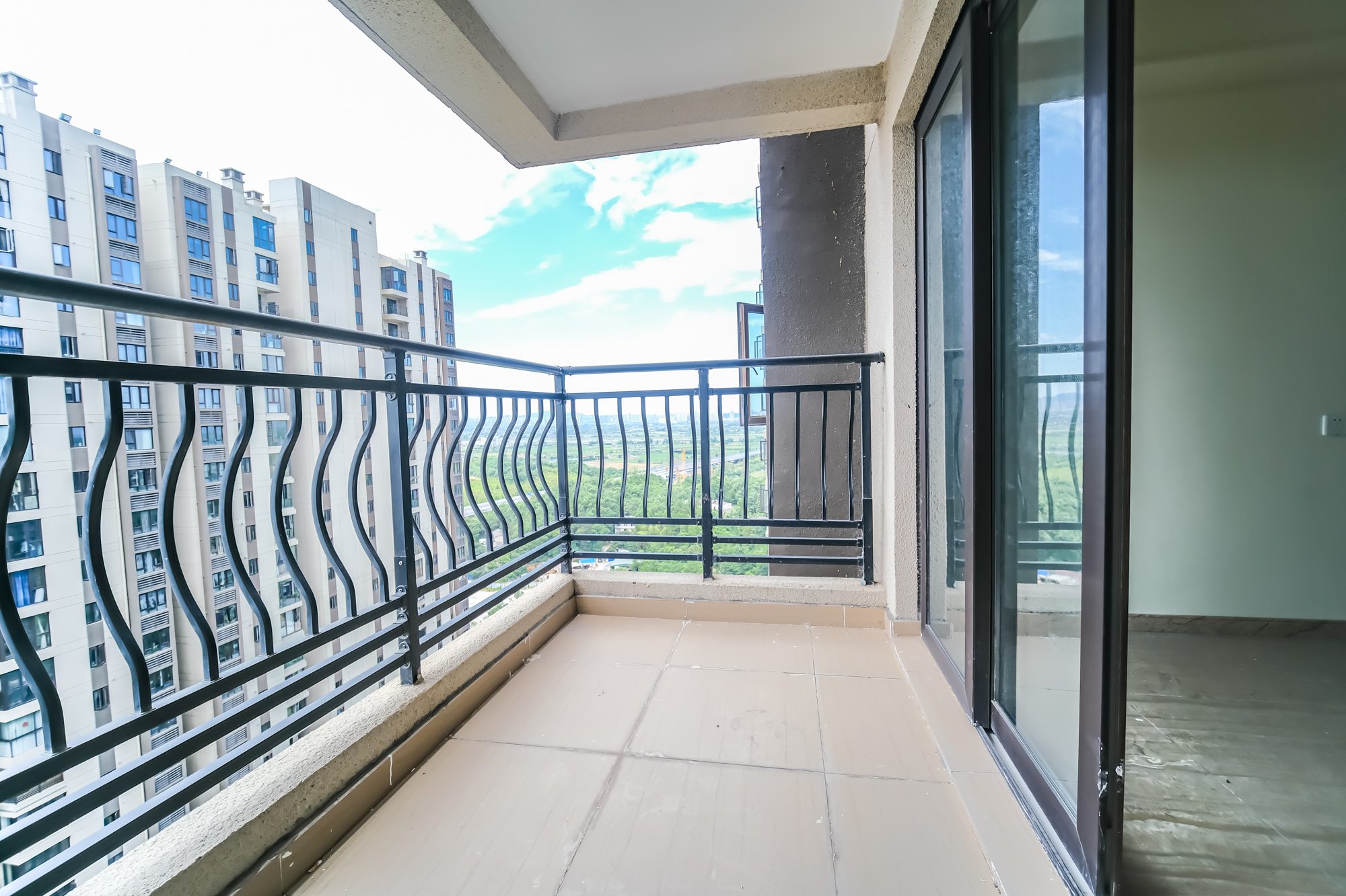 碧桂园翘楚棠 3室2厅2卫 90.8万 碧桂园翘楚棠 3室2厅2卫 90.8万阳台