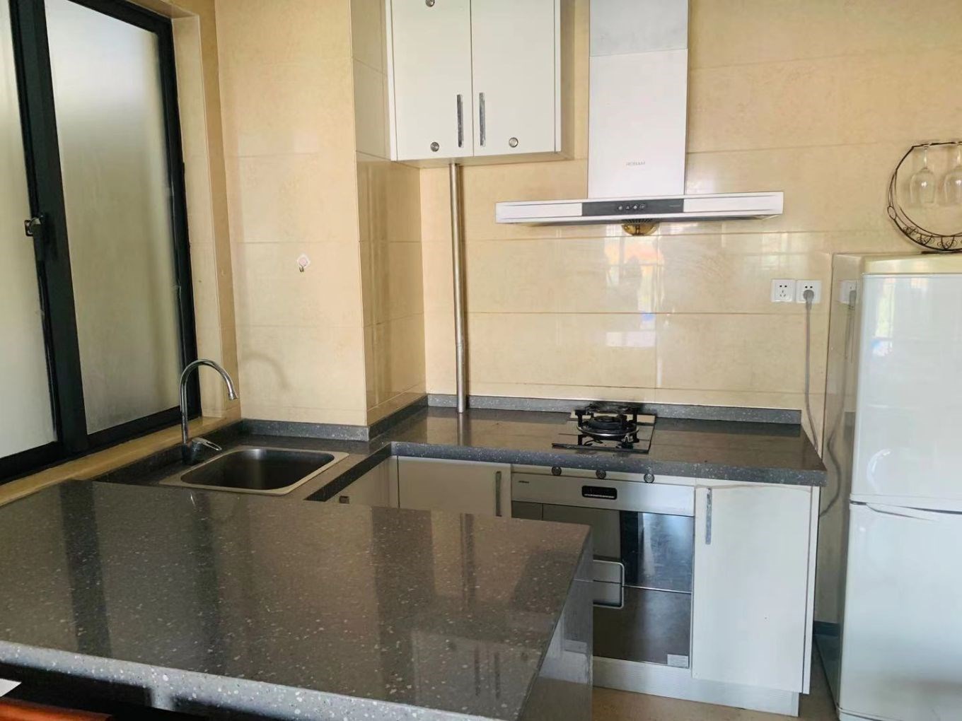 凤凰水城南岸  1室1厅1卫    110.0万 凤凰水城南岸  1室1厅1卫    110.0万客厅