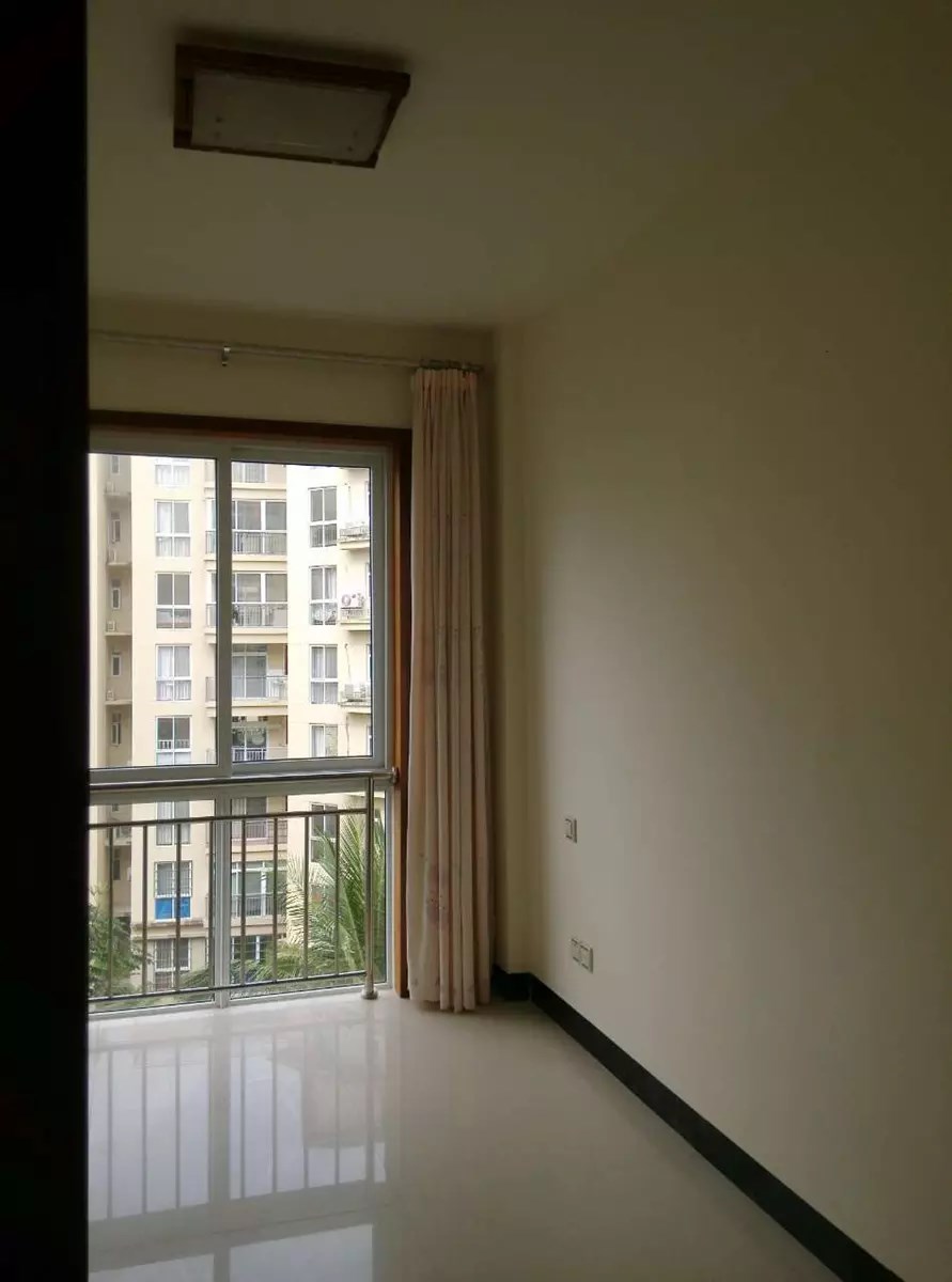 海岳半岛城邦 2室1厅1卫 185.0万 海岳半岛城邦 2室1厅1卫 185.0万客厅