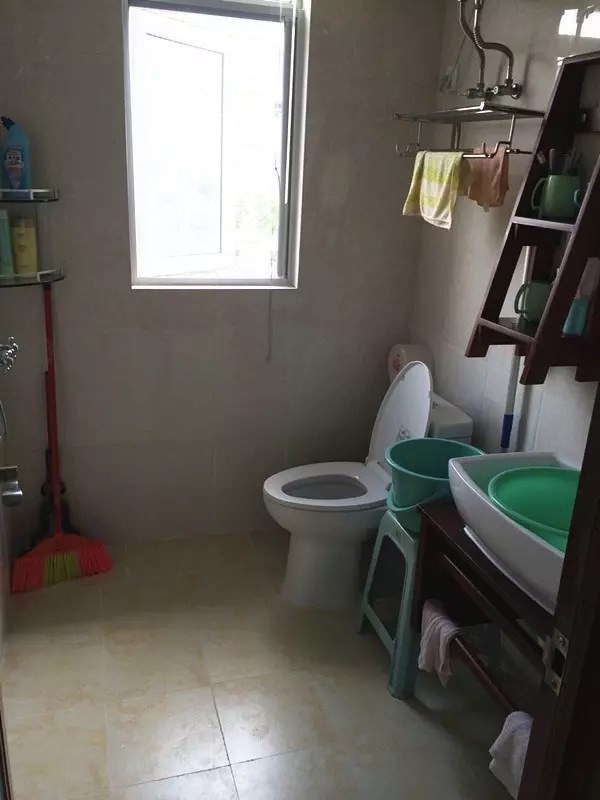 海岳半岛城邦 2室2厅1卫 210.0万 海岳半岛城邦 2室2厅1卫 210.0万客厅