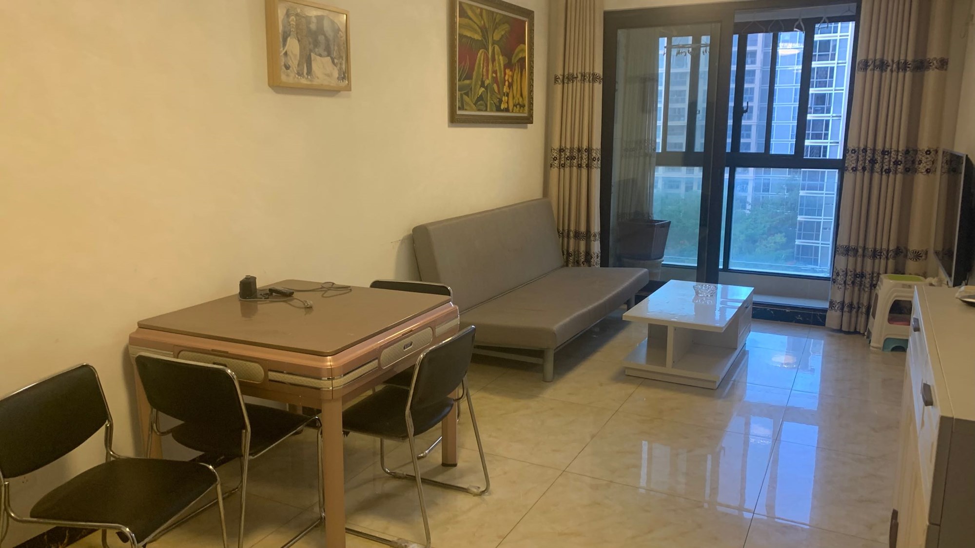 凤凰水城左岸 1室1厅1卫 140.0万 凤凰水城左岸 1室1厅1卫 140.0万客厅