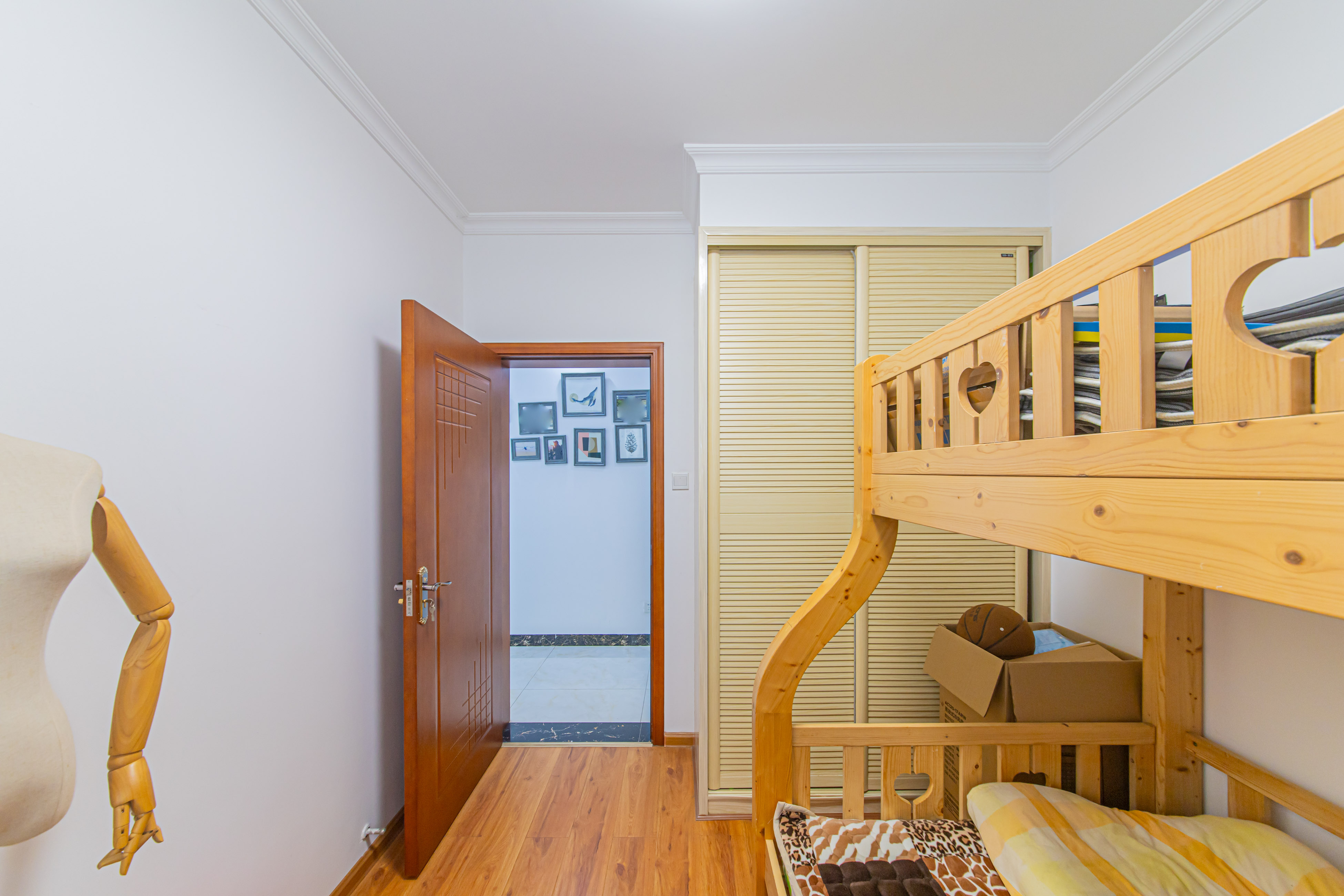 中信凯旋城(中信新城四期) 3室2厅2卫 120.0万 中信凯旋城(中信新城四期) 3室2厅2卫 120.0万卧室