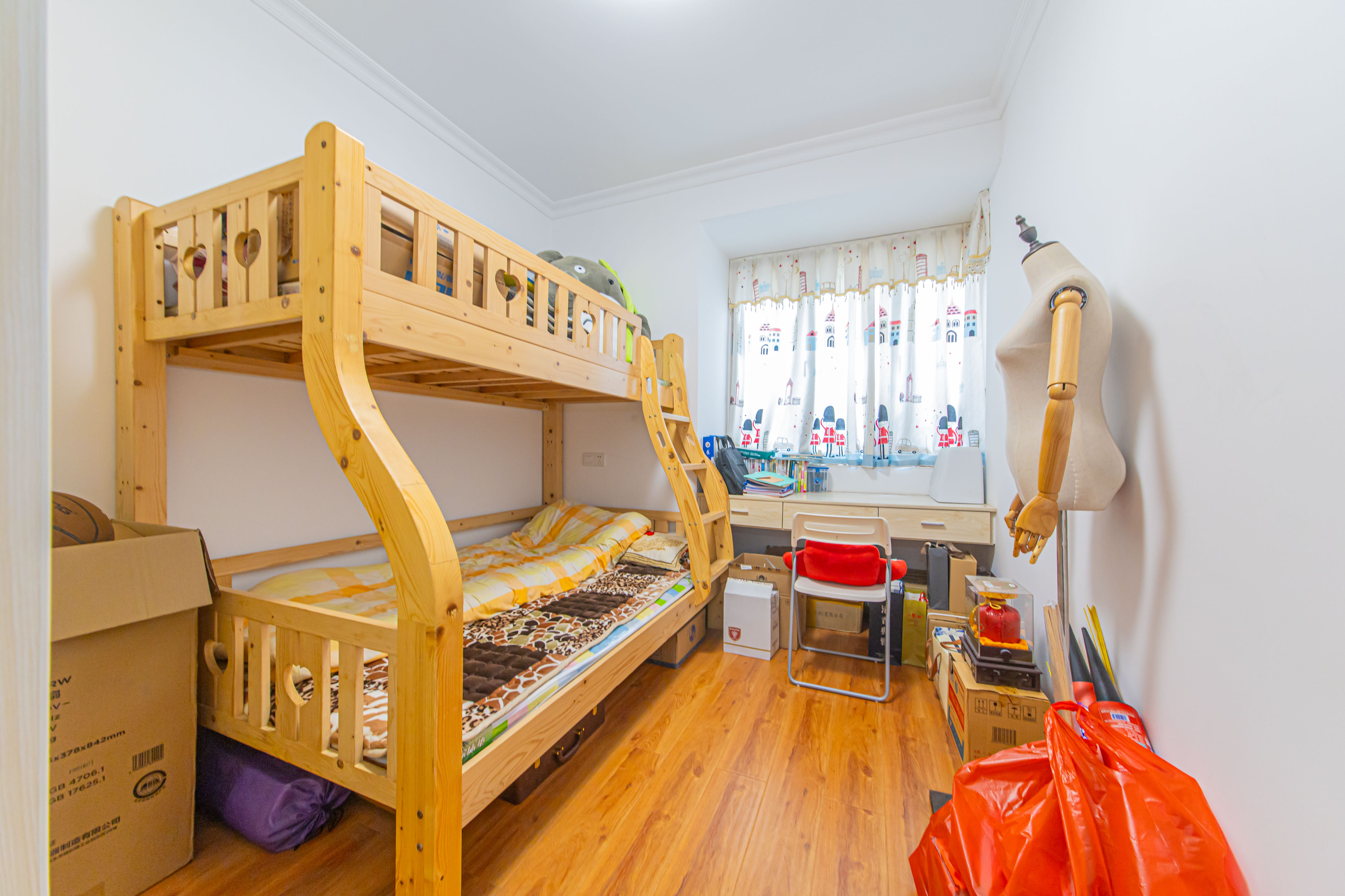 中信凯旋城（中信新城四期）  3室2厅2卫    120.0万卧室