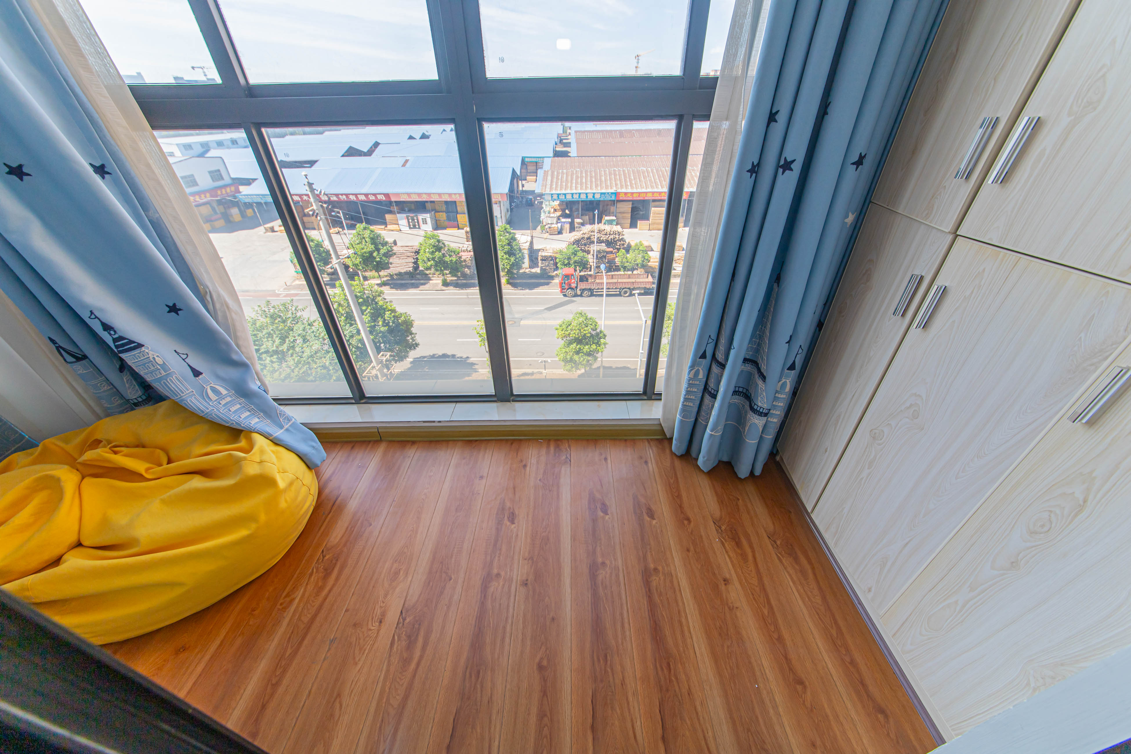 中信凯旋城（中信新城四期）  3室2厅2卫    120.0万阳台