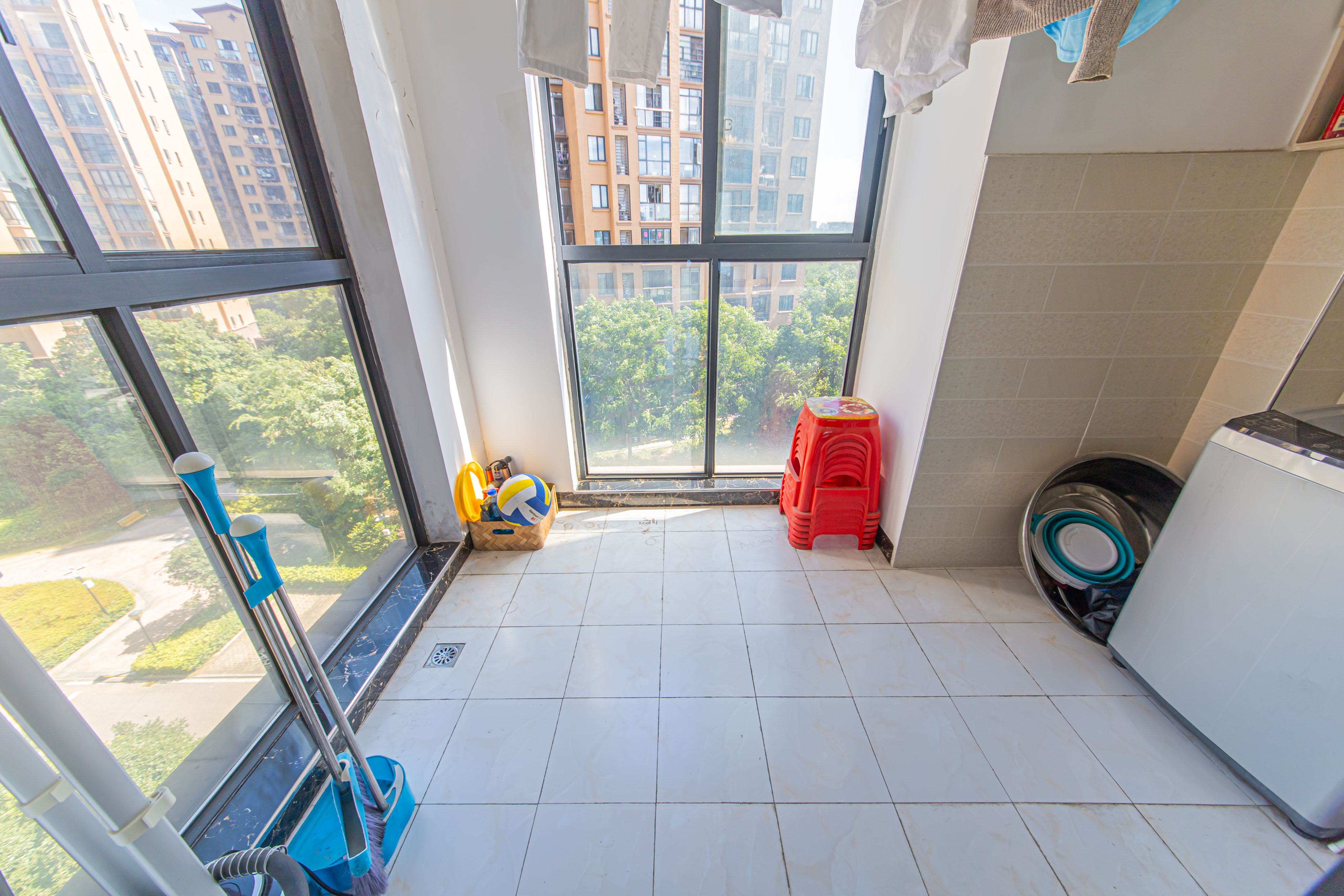 中信凯旋城(中信新城四期) 3室2厅2卫 120.0万 中信凯旋城(中信新城四期) 3室2厅2卫 120.0万阳台