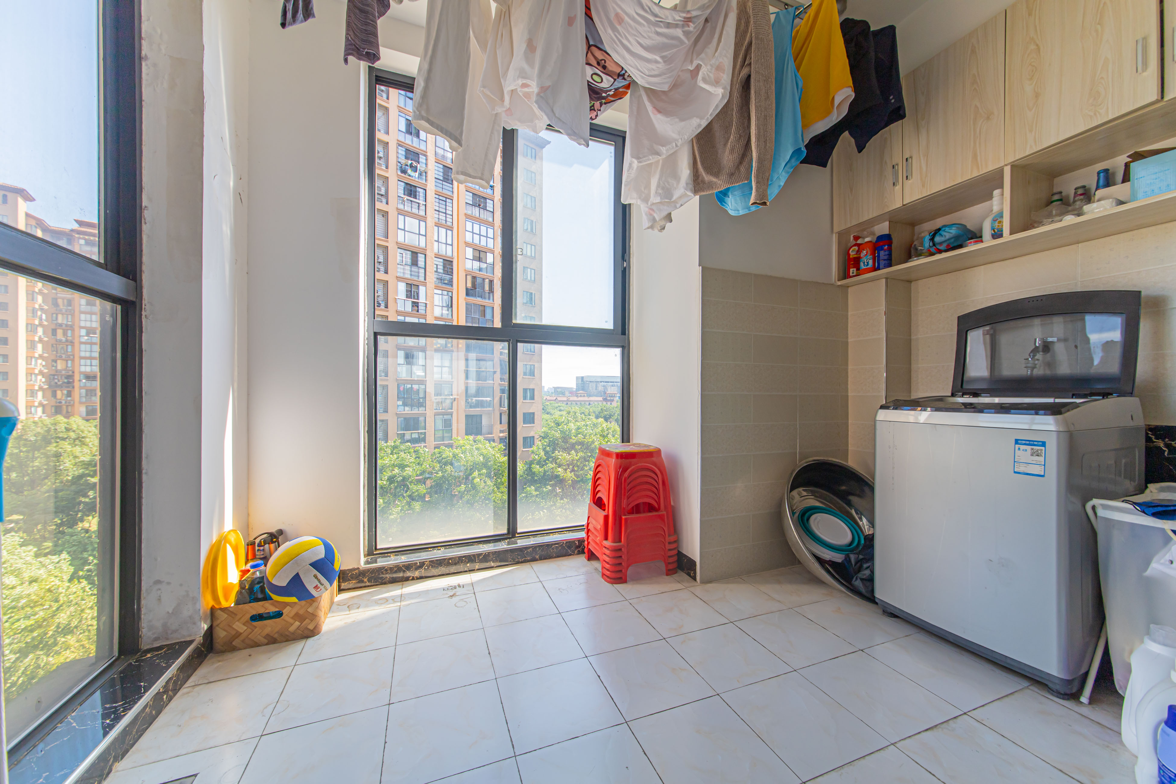 中信凯旋城（中信新城四期）  3室2厅2卫    120.0万阳台