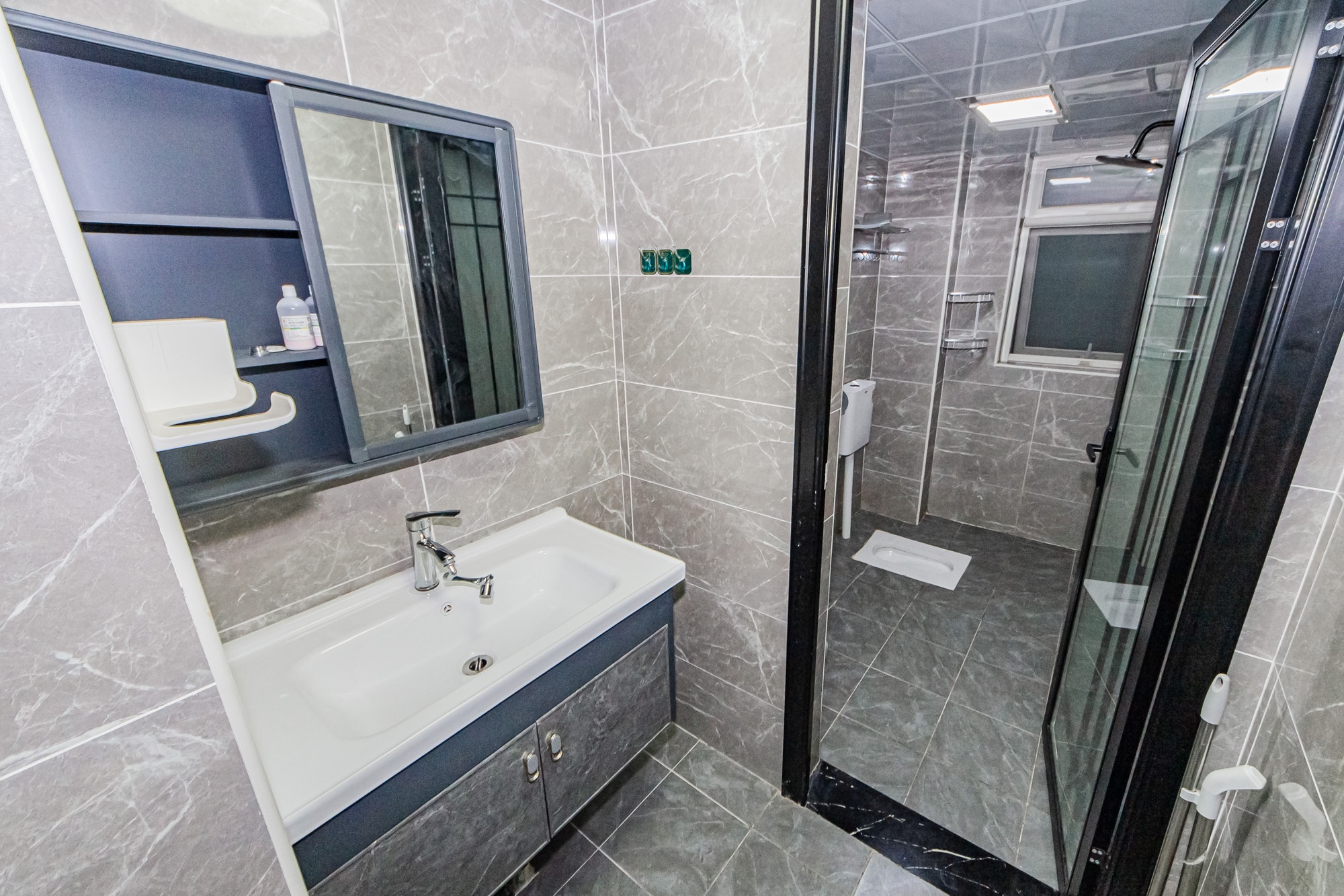 北辰三角洲E3区  3室2厅2卫    166.0万卫生间