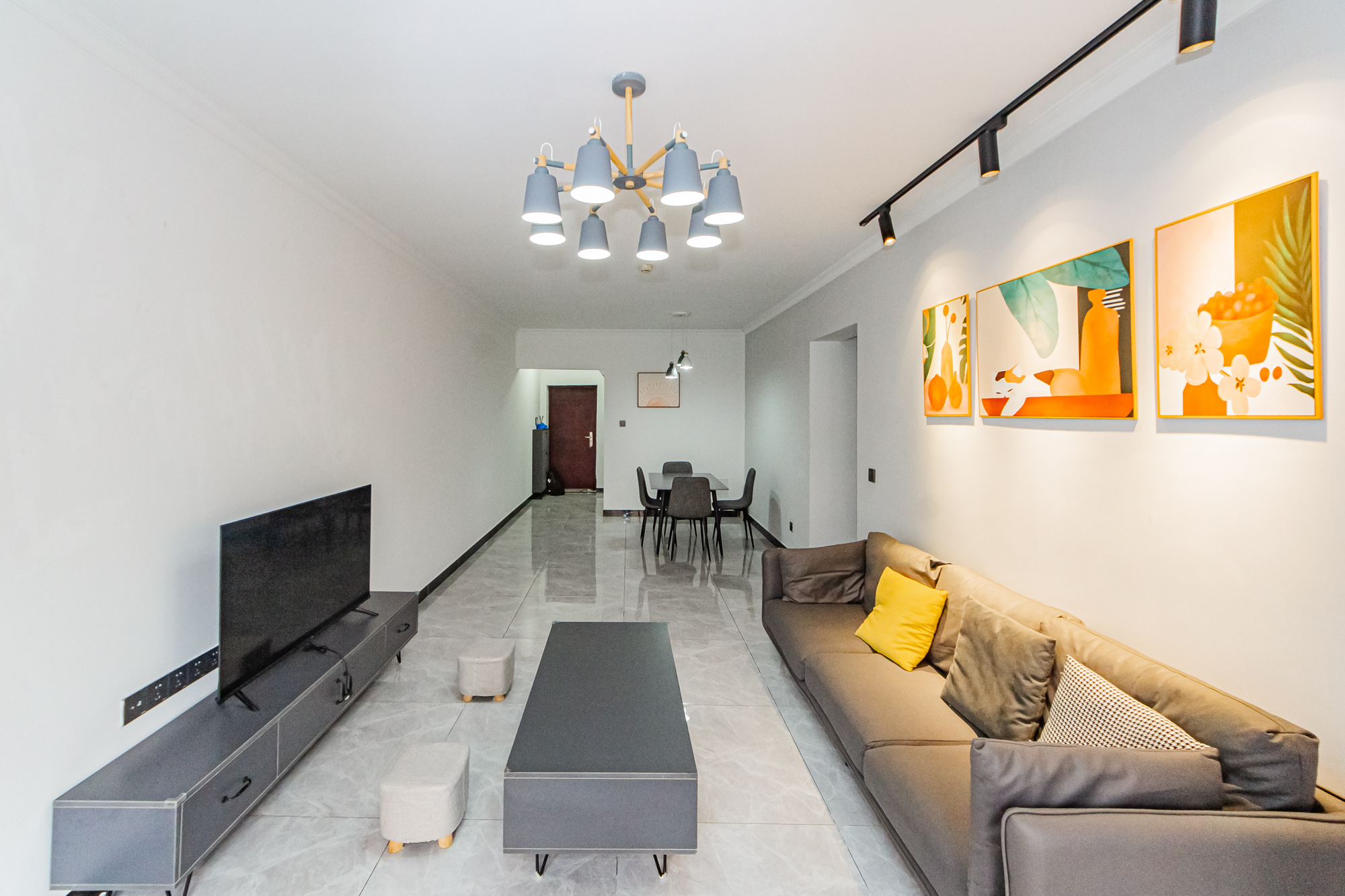 北辰三角洲E3区  3室2厅2卫    166.0万客厅