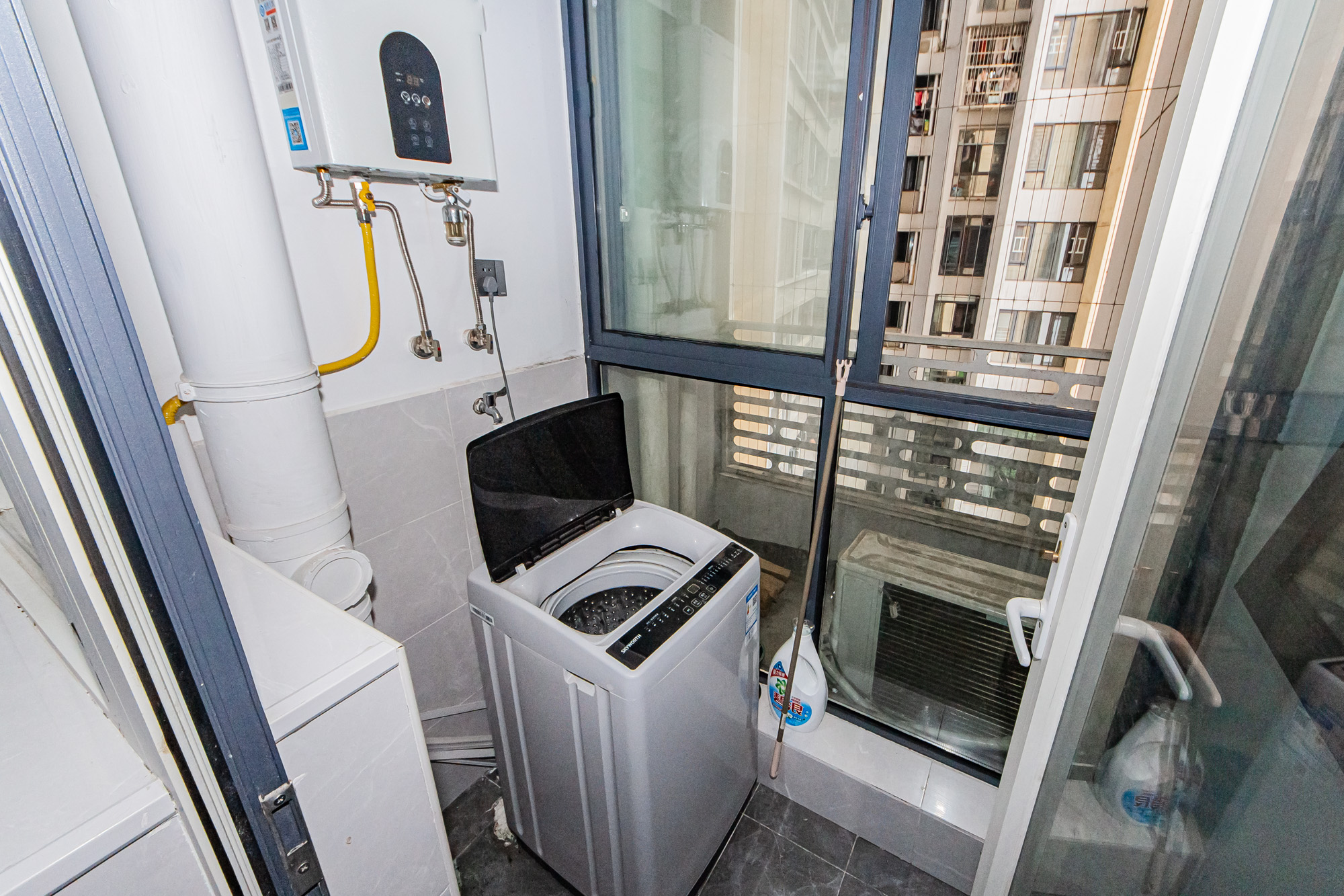 北辰三角洲E3区  3室2厅2卫    166.0万阳台