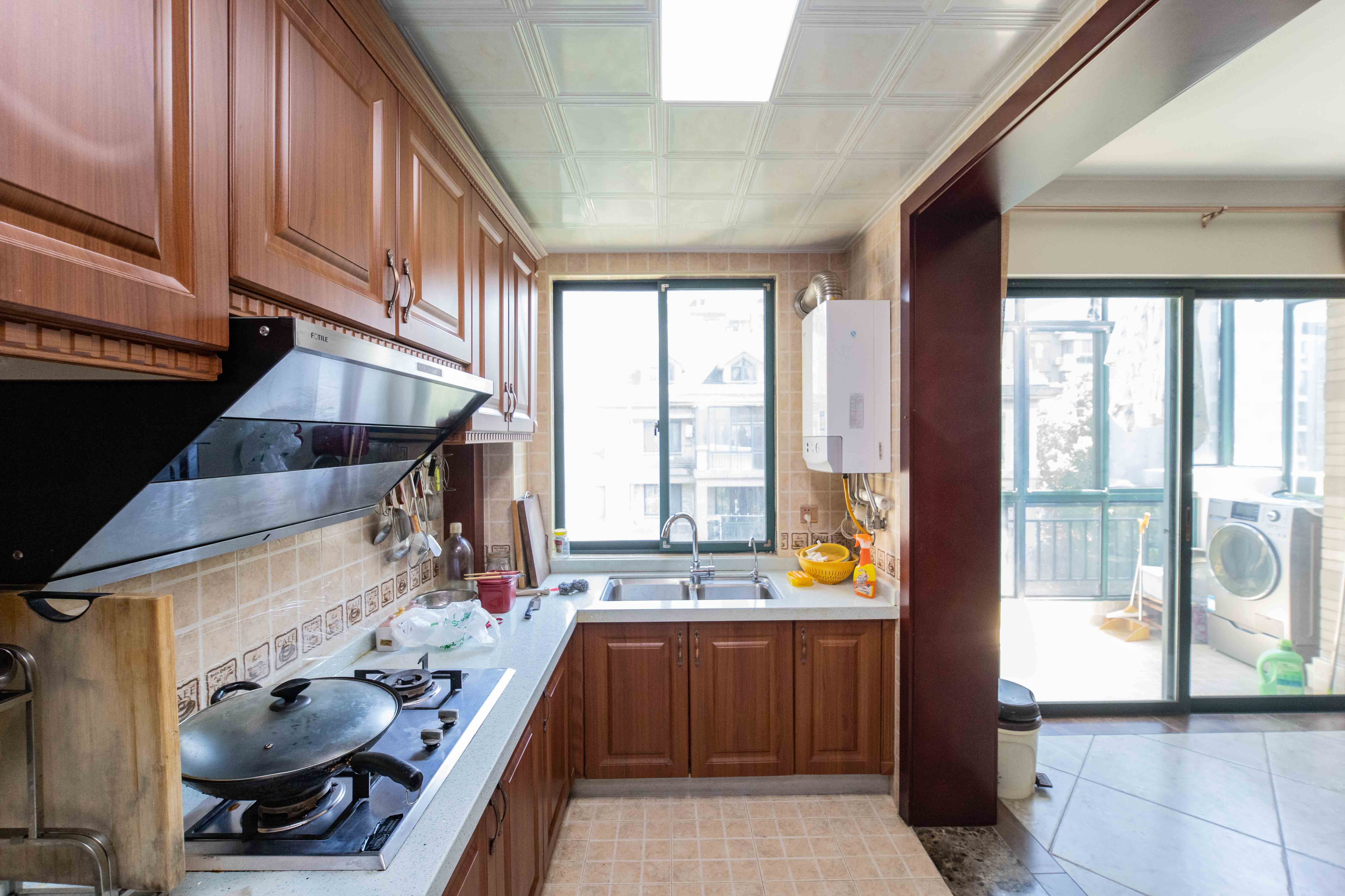 星城世家 5室3厅3卫 190.0万 星城世家 5室3厅3卫 190.0万厨房