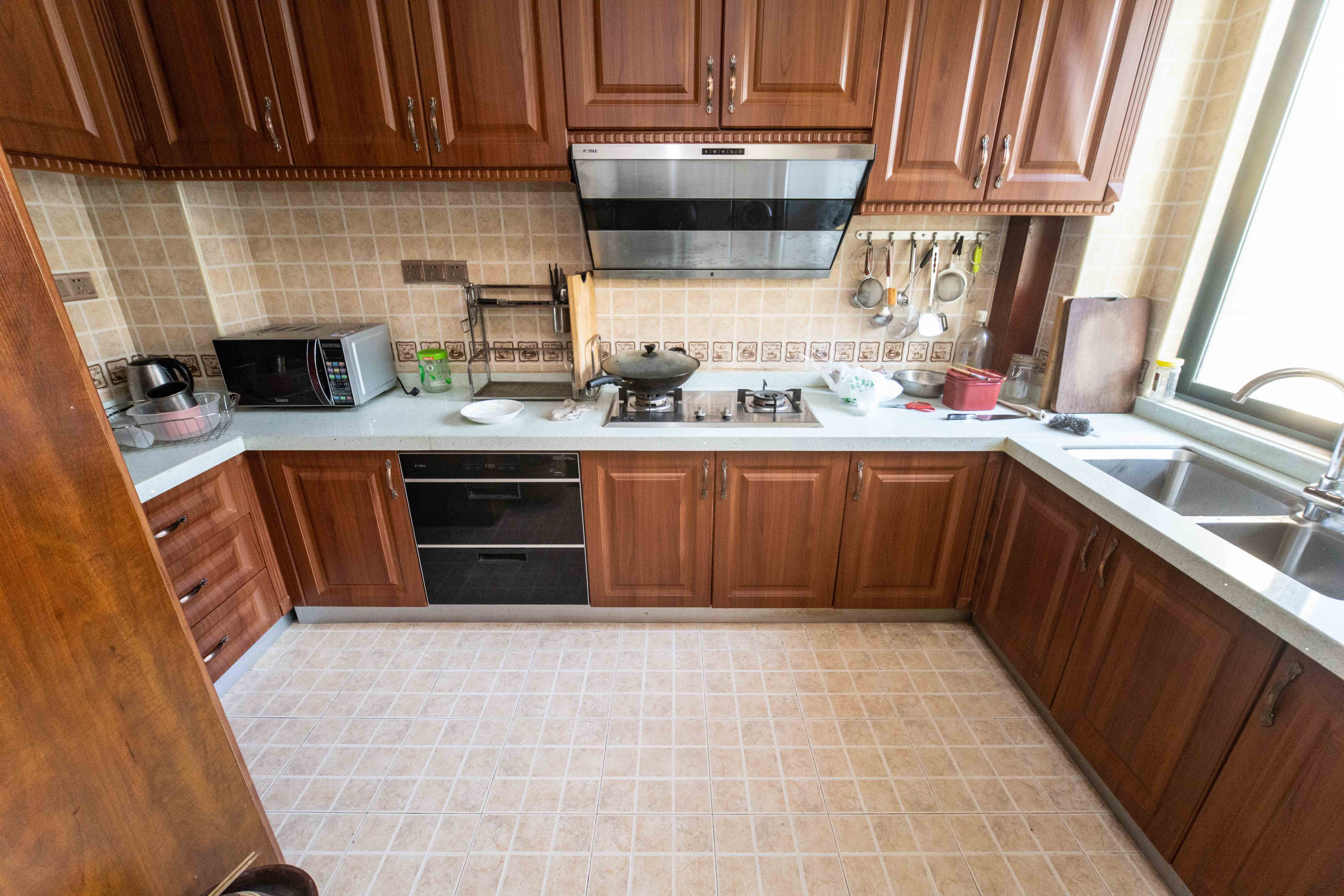 星城世家 5室3厅3卫 190.0万 星城世家 5室3厅3卫 190.0万厨房