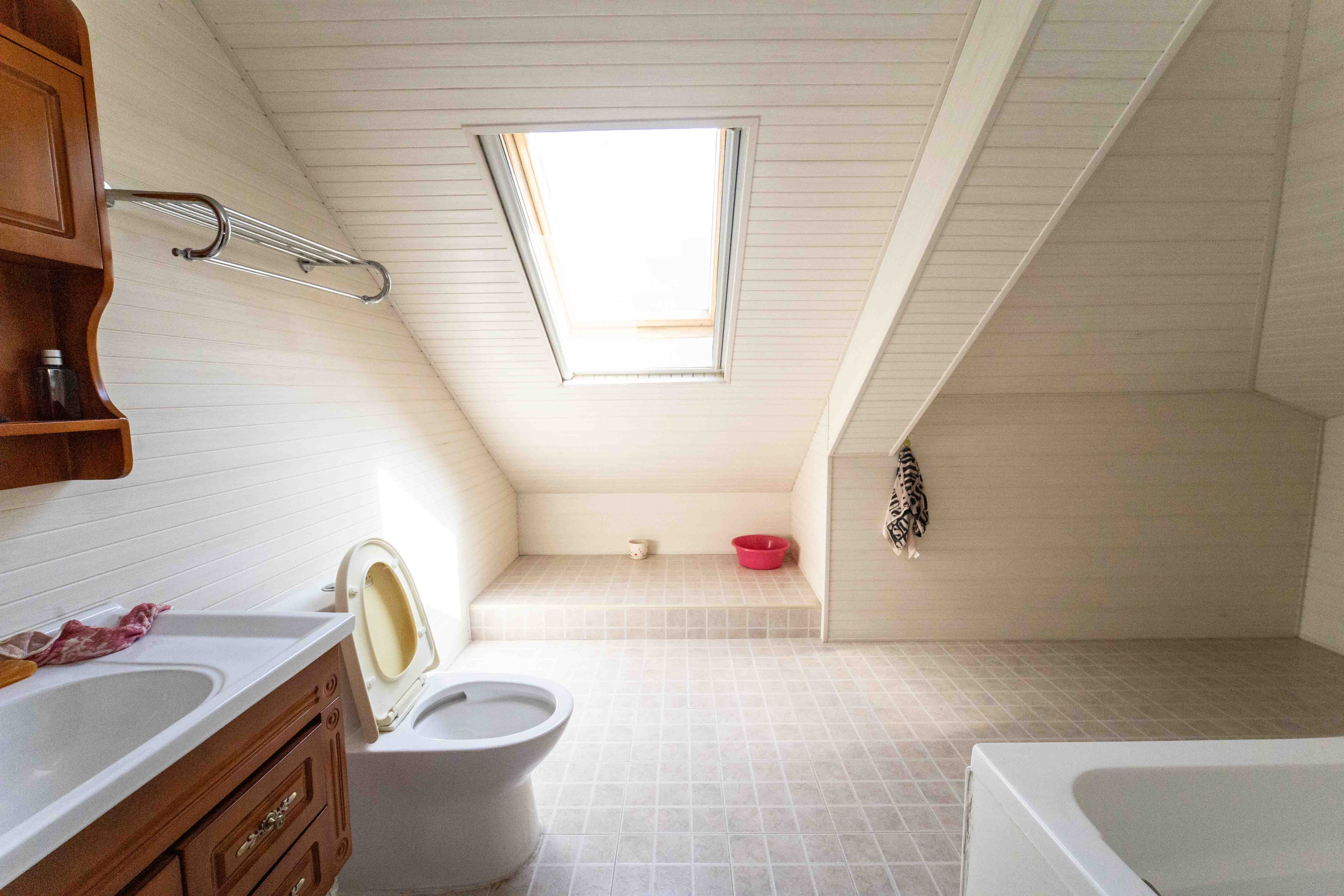 星城世家 5室3厅3卫 190.0万 星城世家 5室3厅3卫 190.0万其他