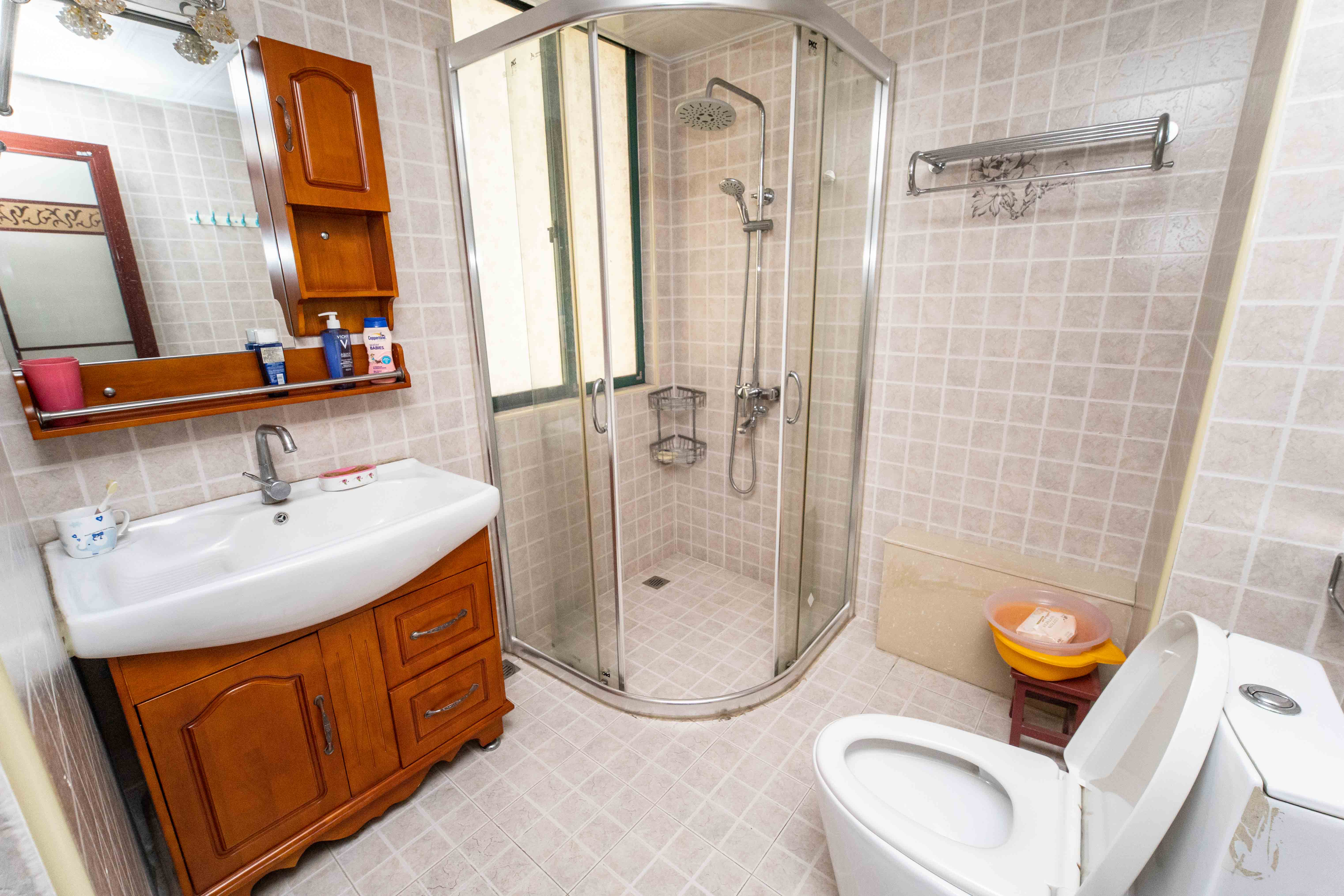 星城世家 5室3厅3卫 190.0万 星城世家 5室3厅3卫 190.0万卫生间