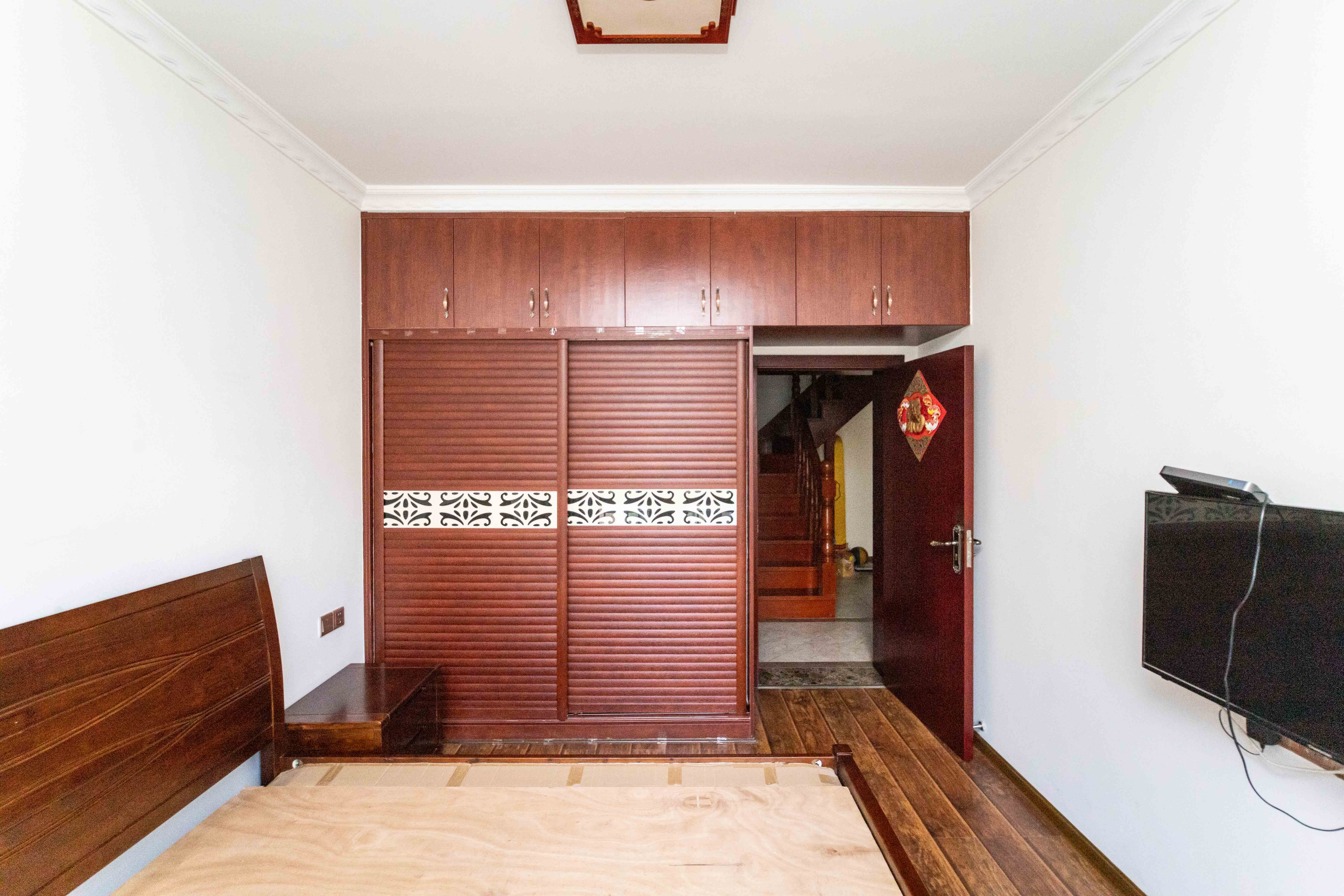 星城世家 5室3厅3卫 190.0万 星城世家 5室3厅3卫 190.0万卧室