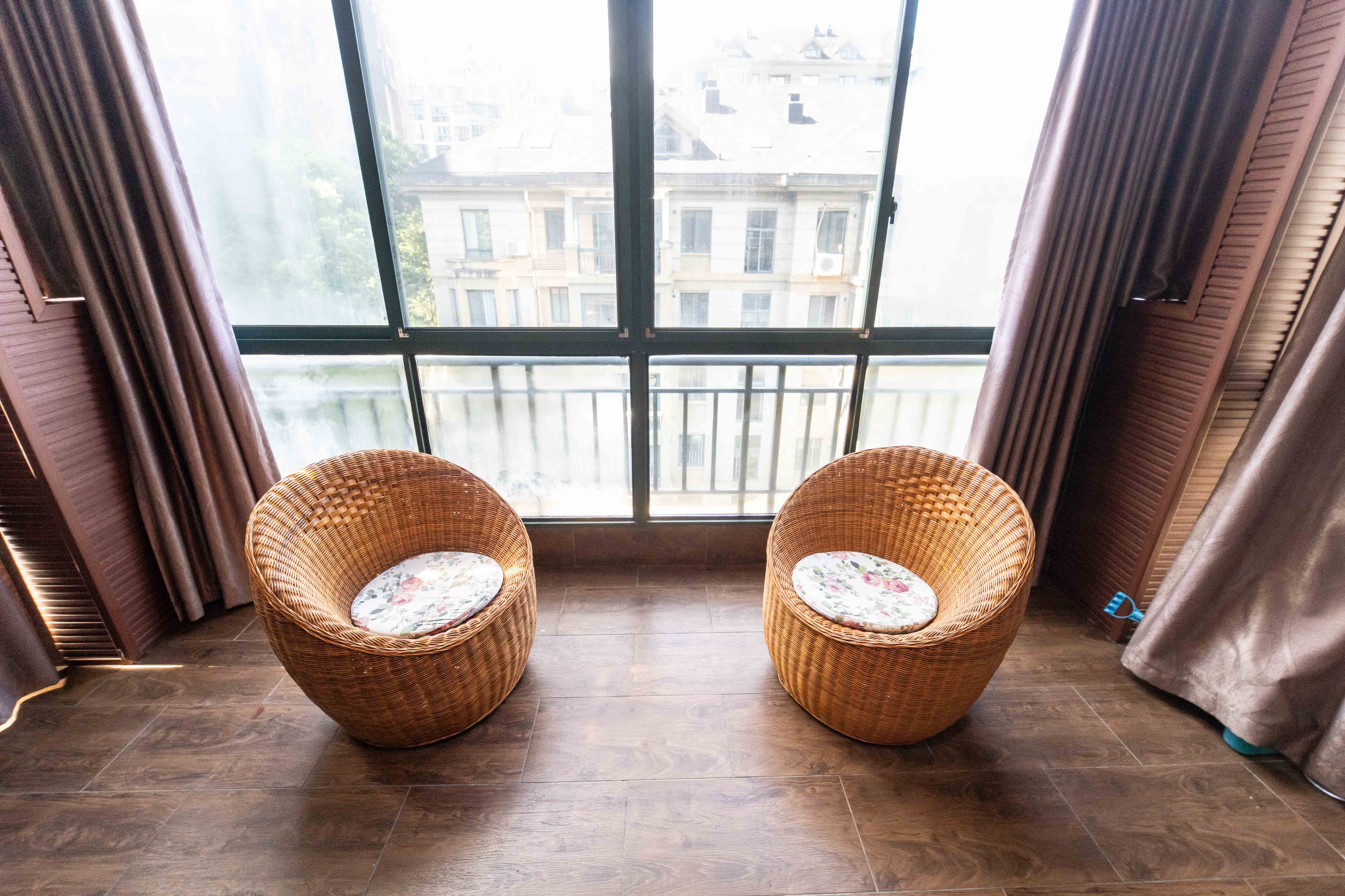 星城世家 5室3厅3卫 190.0万 星城世家 5室3厅3卫 190.0万阳台