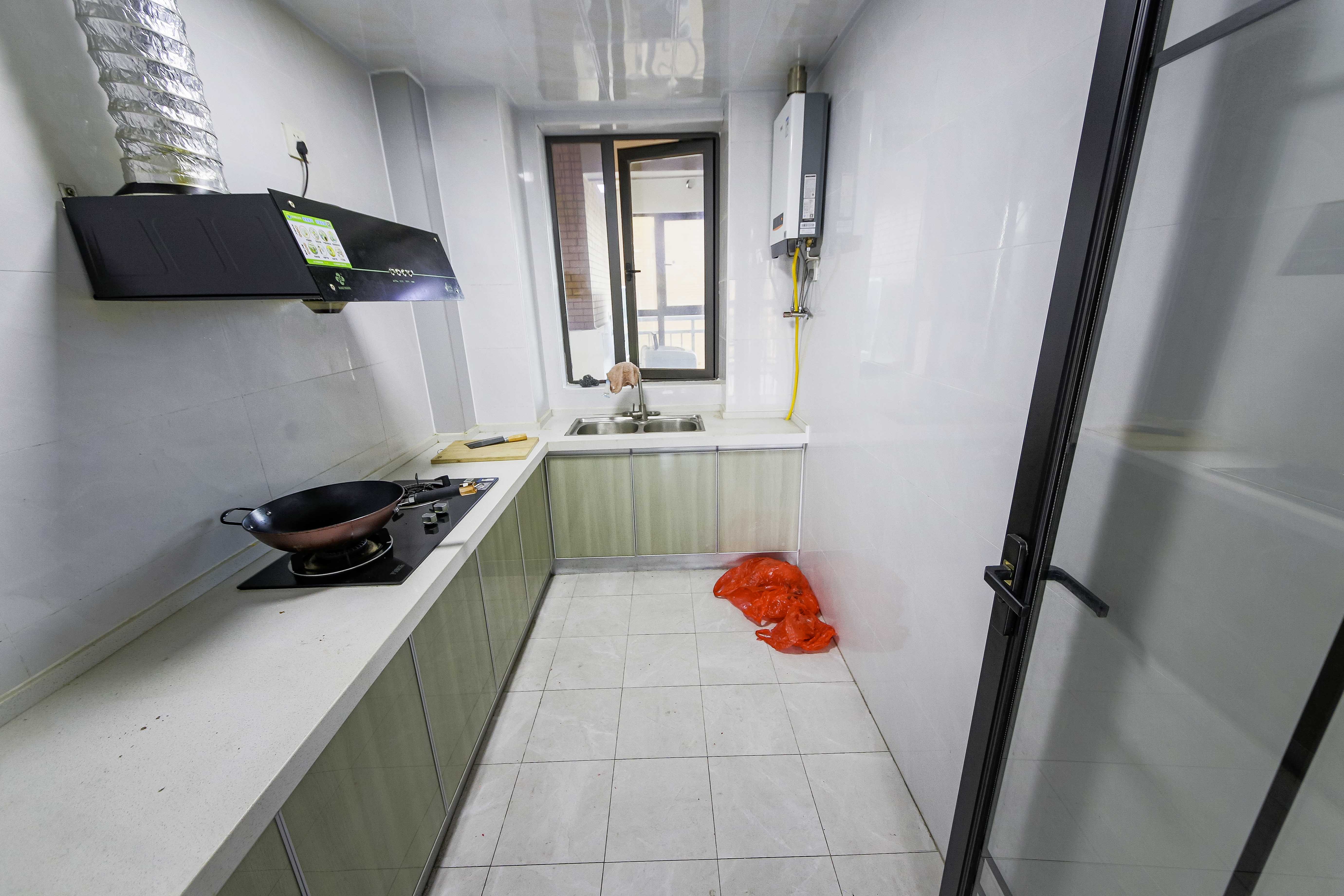 龙骧佳苑 4室2厅2卫 110.0万 龙骧佳苑 4室2厅2卫 110.0万厨房