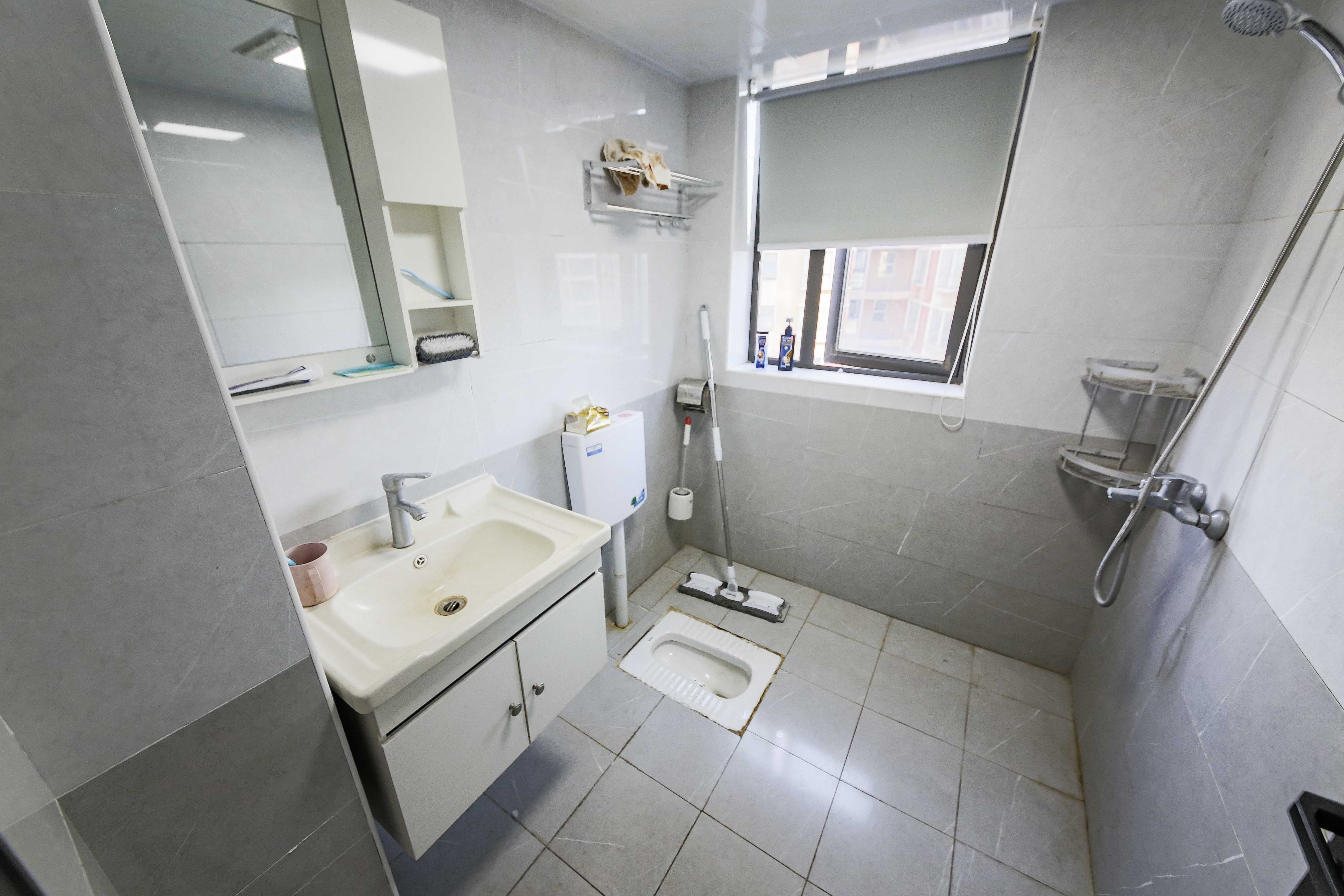 龙骧佳苑 4室2厅2卫 110.0万 龙骧佳苑 4室2厅2卫 110.0万卫生间