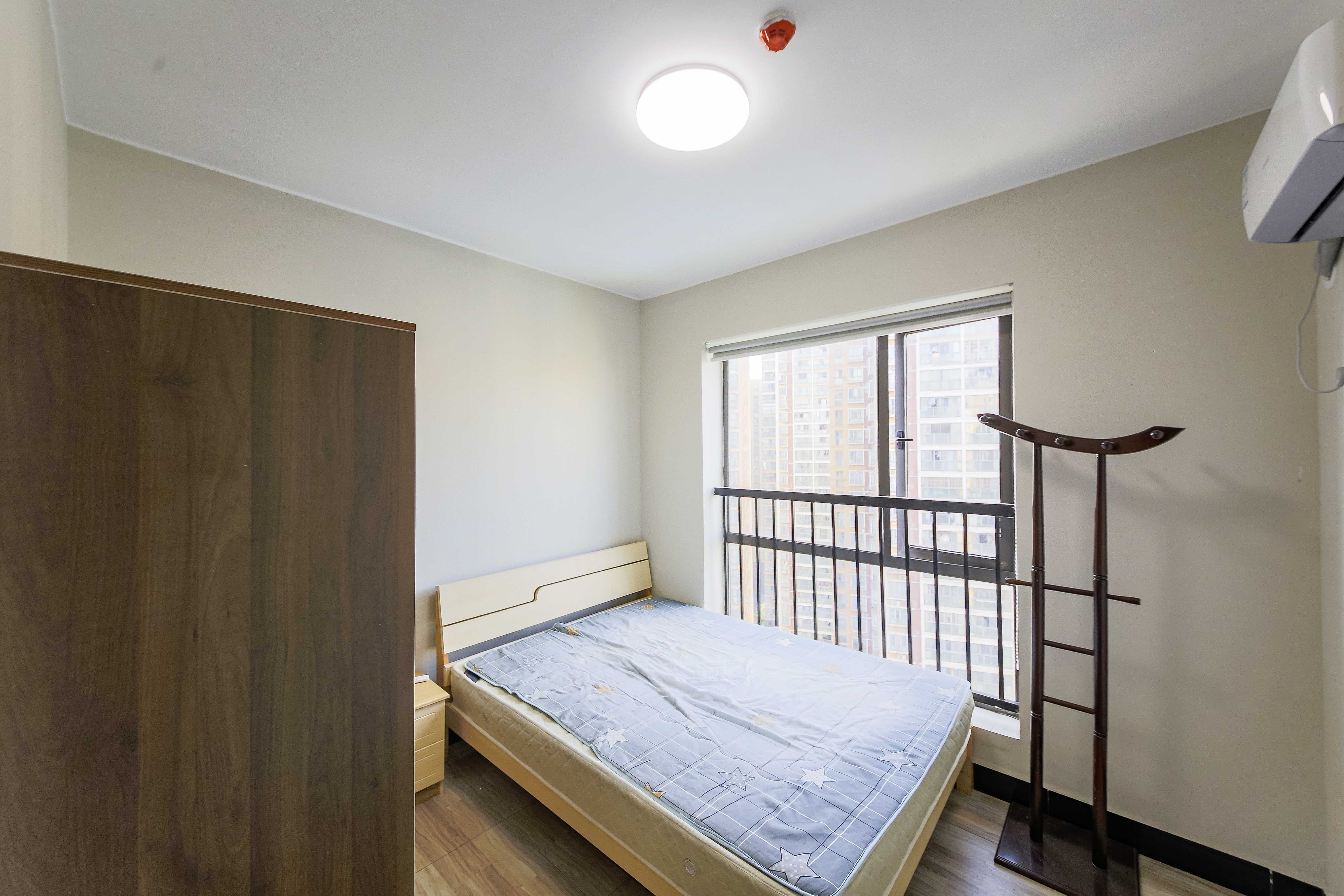 龙骧佳苑 4室2厅2卫 110.0万 龙骧佳苑 4室2厅2卫 110.0万卧室