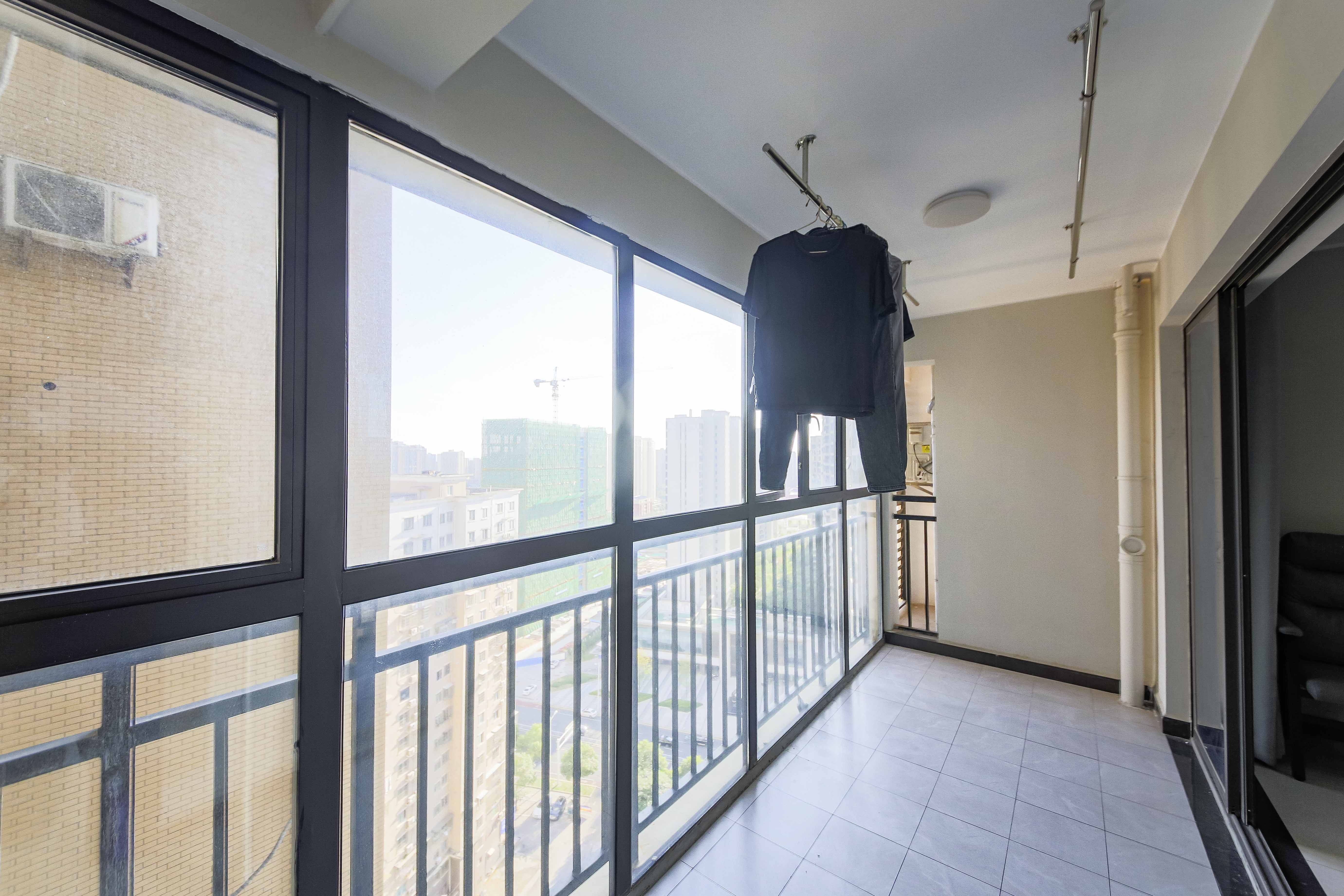 龙骧佳苑 4室2厅2卫 110.0万 龙骧佳苑 4室2厅2卫 110.0万阳台