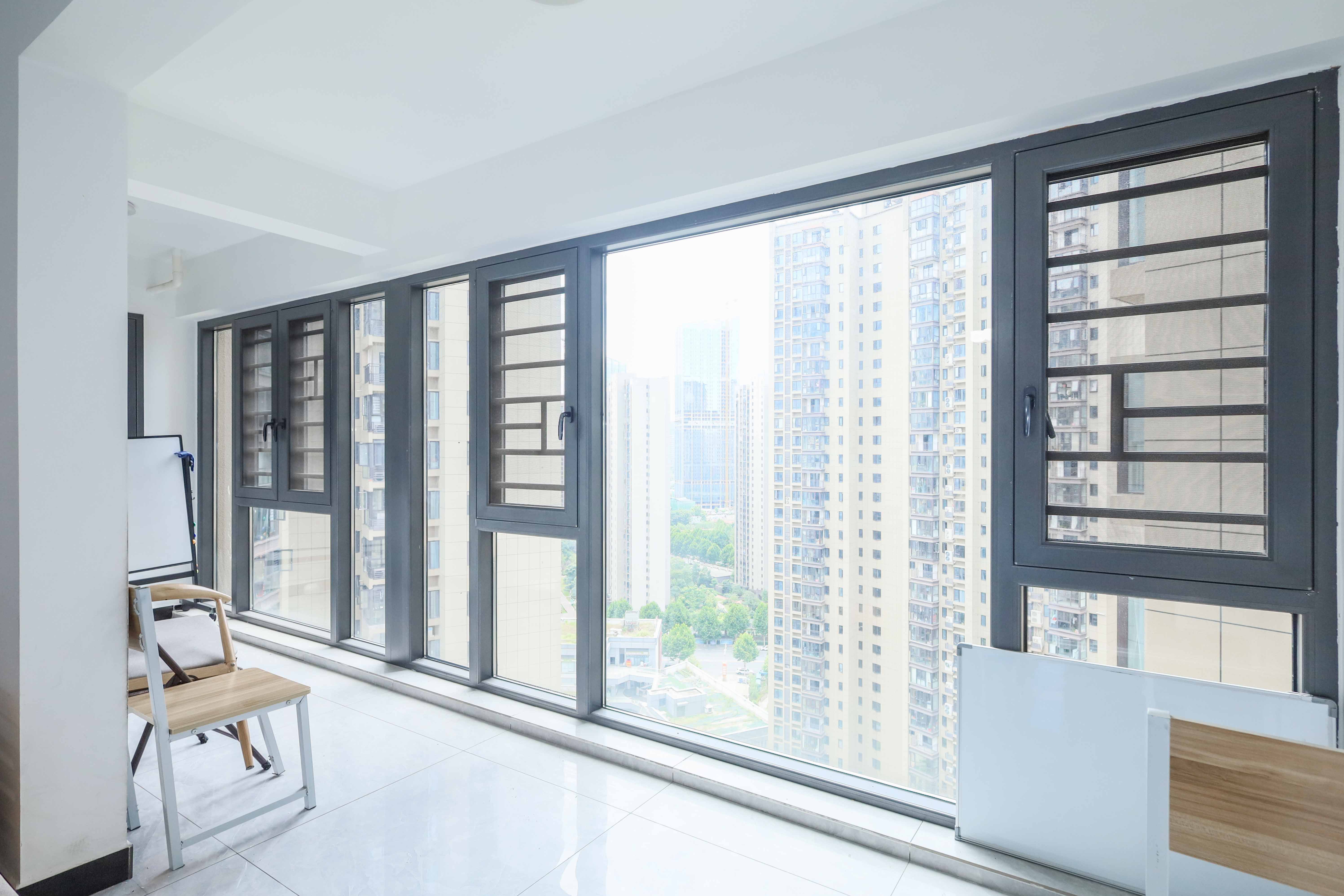 中国铁建梅溪青秀三期  4室2厅2卫   226.00万阳台