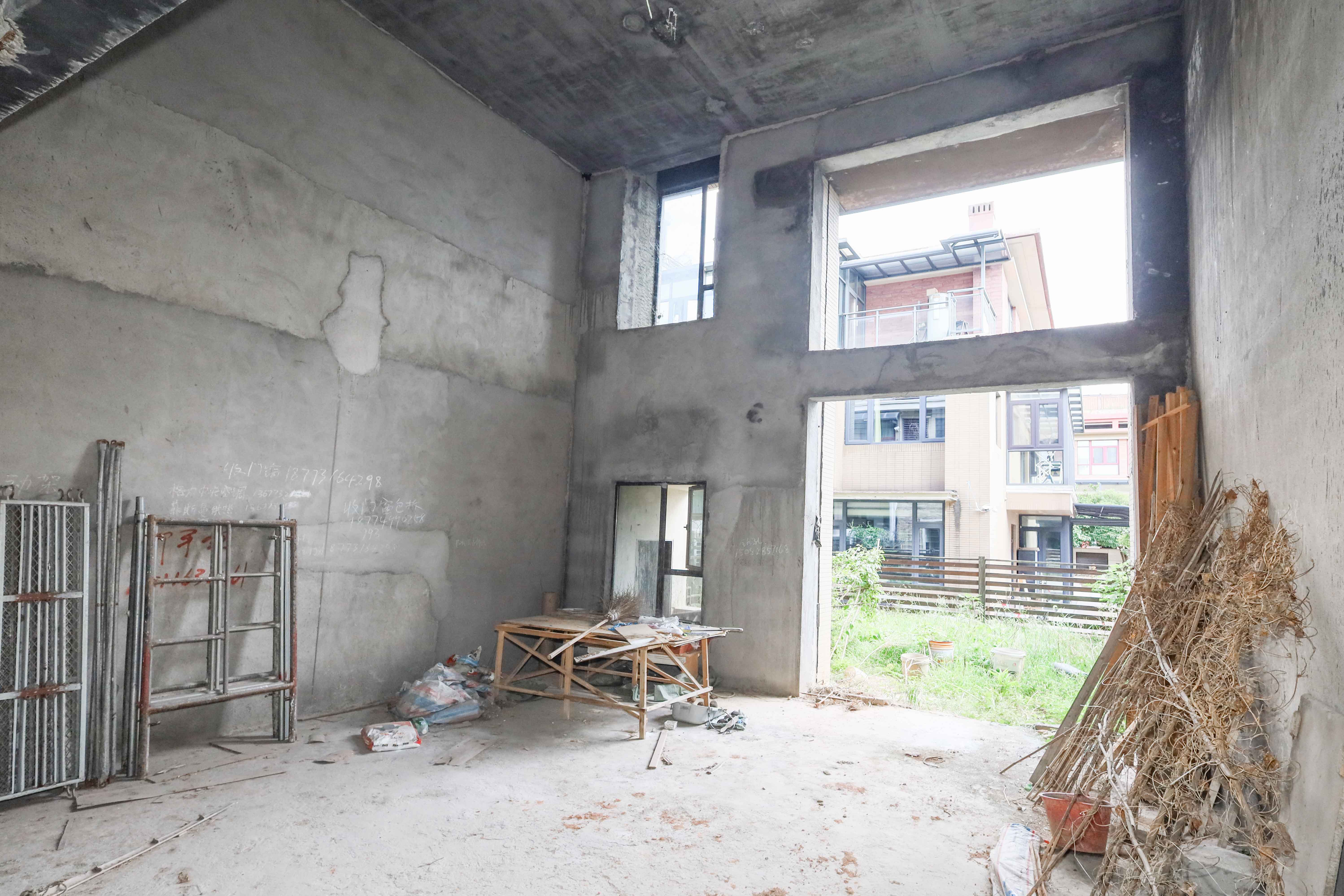 保利麓谷林语G区  5室3厅5卫   618.00万客厅
