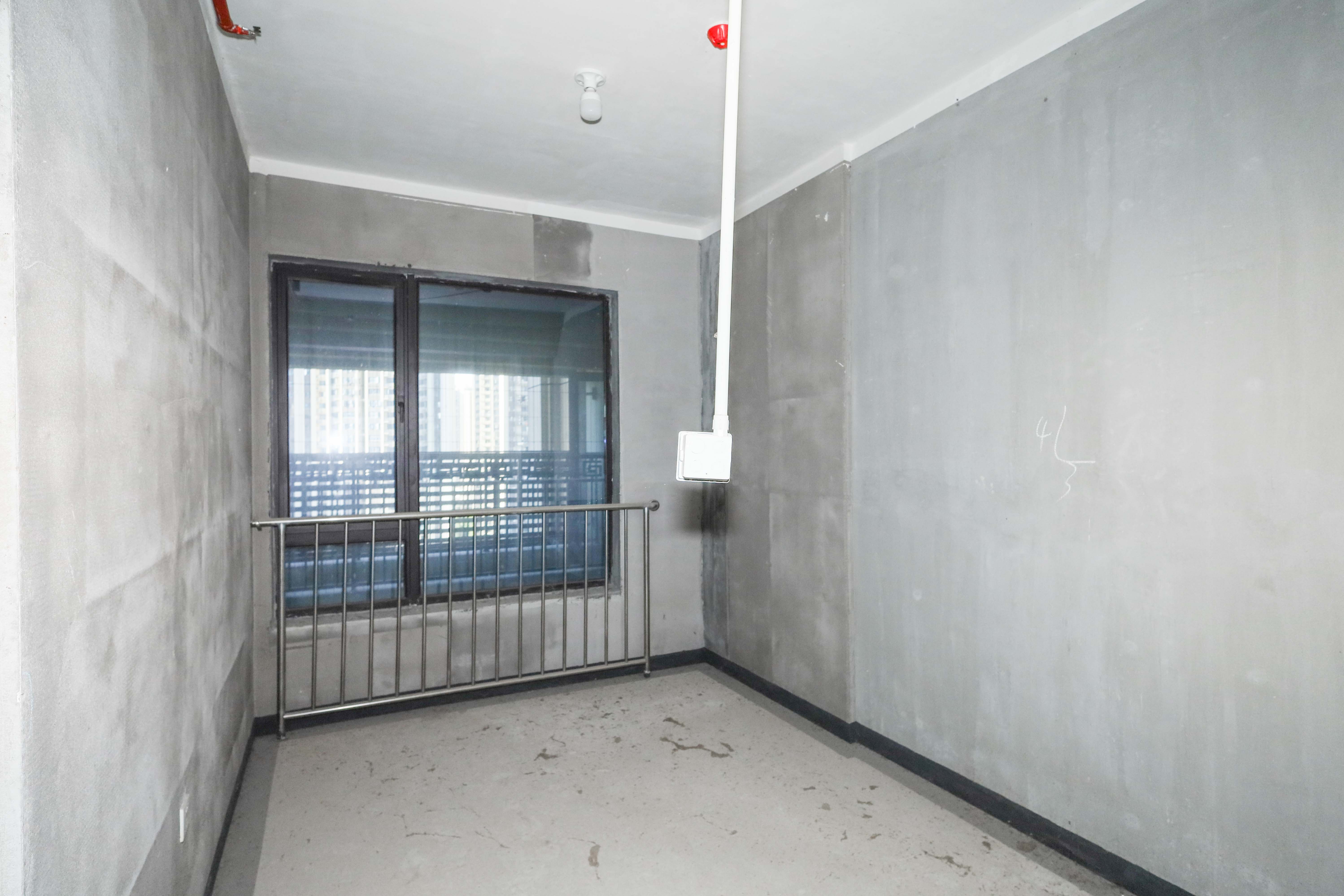 建发央著  4室2厅2卫   168.00万卧室