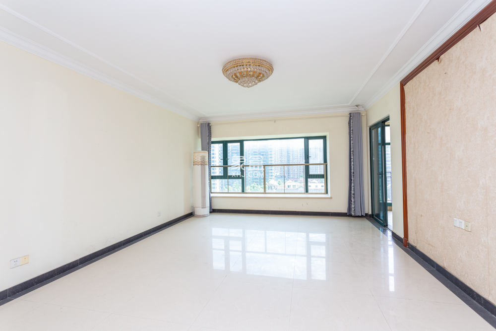 恒大名都  4室2厅4卫    138.0万