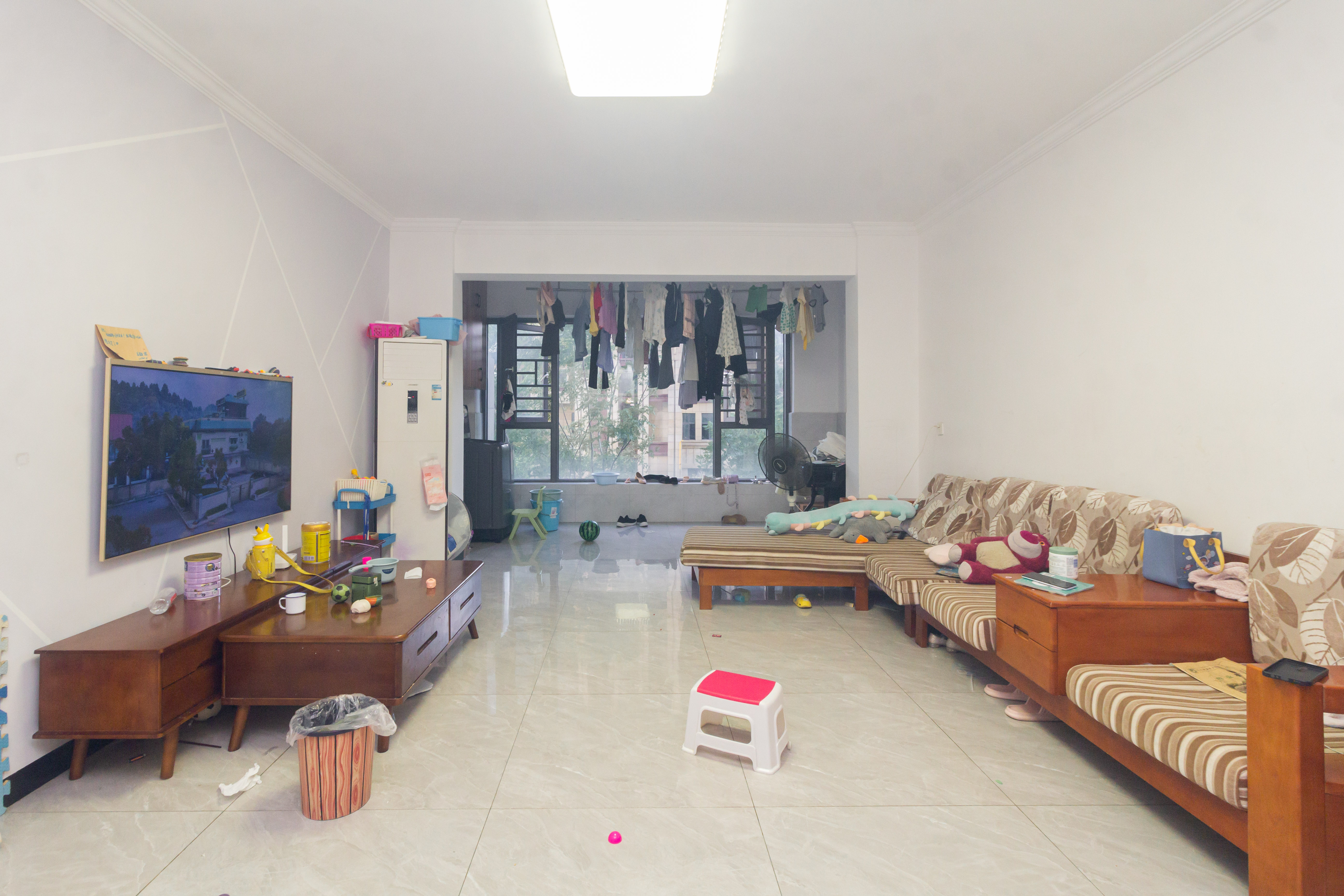 东方美地 4室2厅2卫 102.8万 东方美地 4室2厅2卫 102.8万客厅