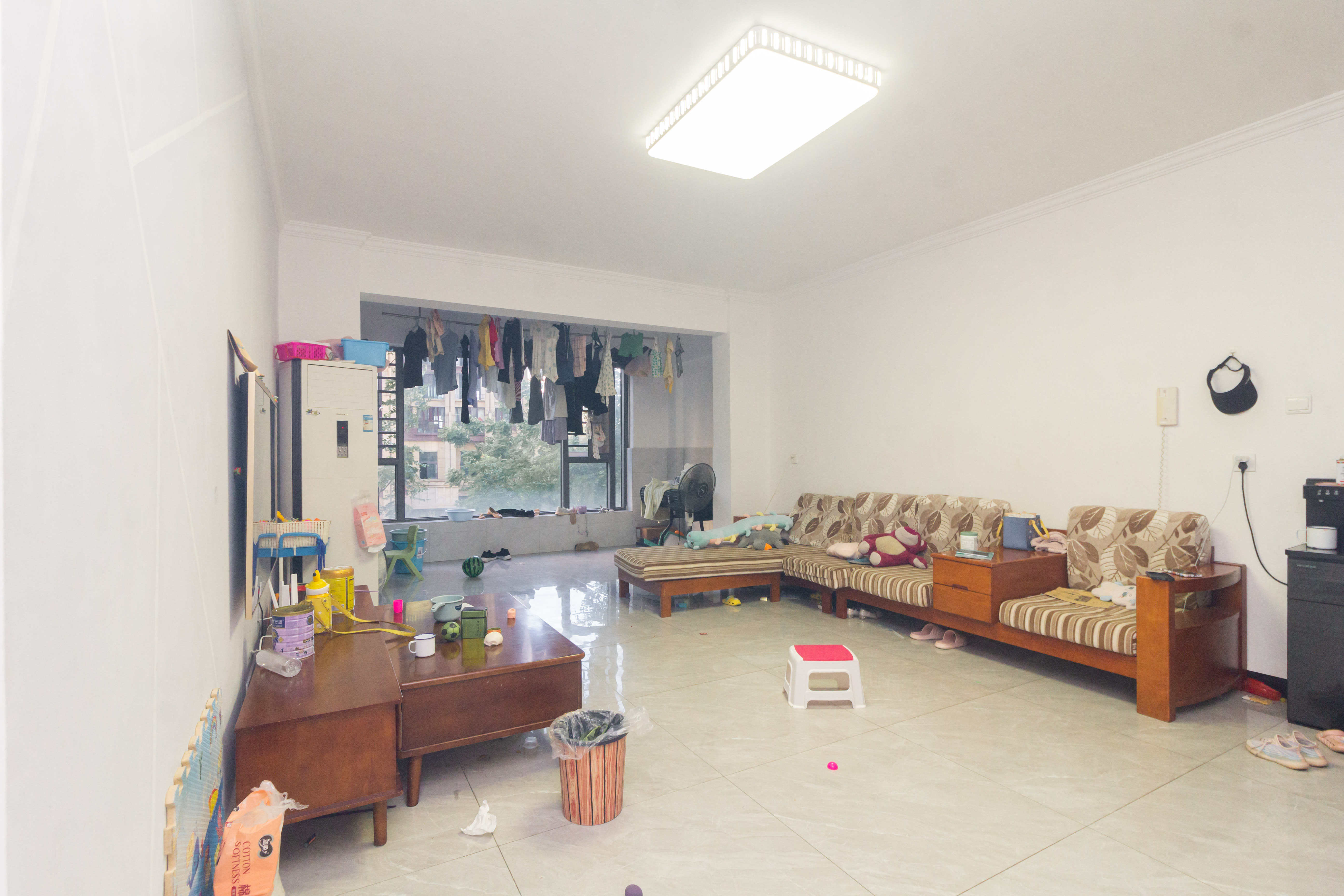 东方美地 4室2厅2卫 102.8万 东方美地 4室2厅2卫 102.8万客厅