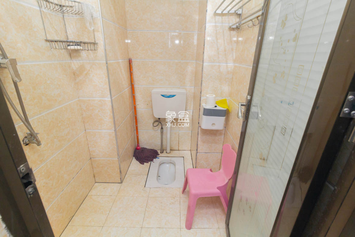 爵士湘 1室1厅1卫 18.0万 爵士湘 1室1厅1卫 18.0万卫生间