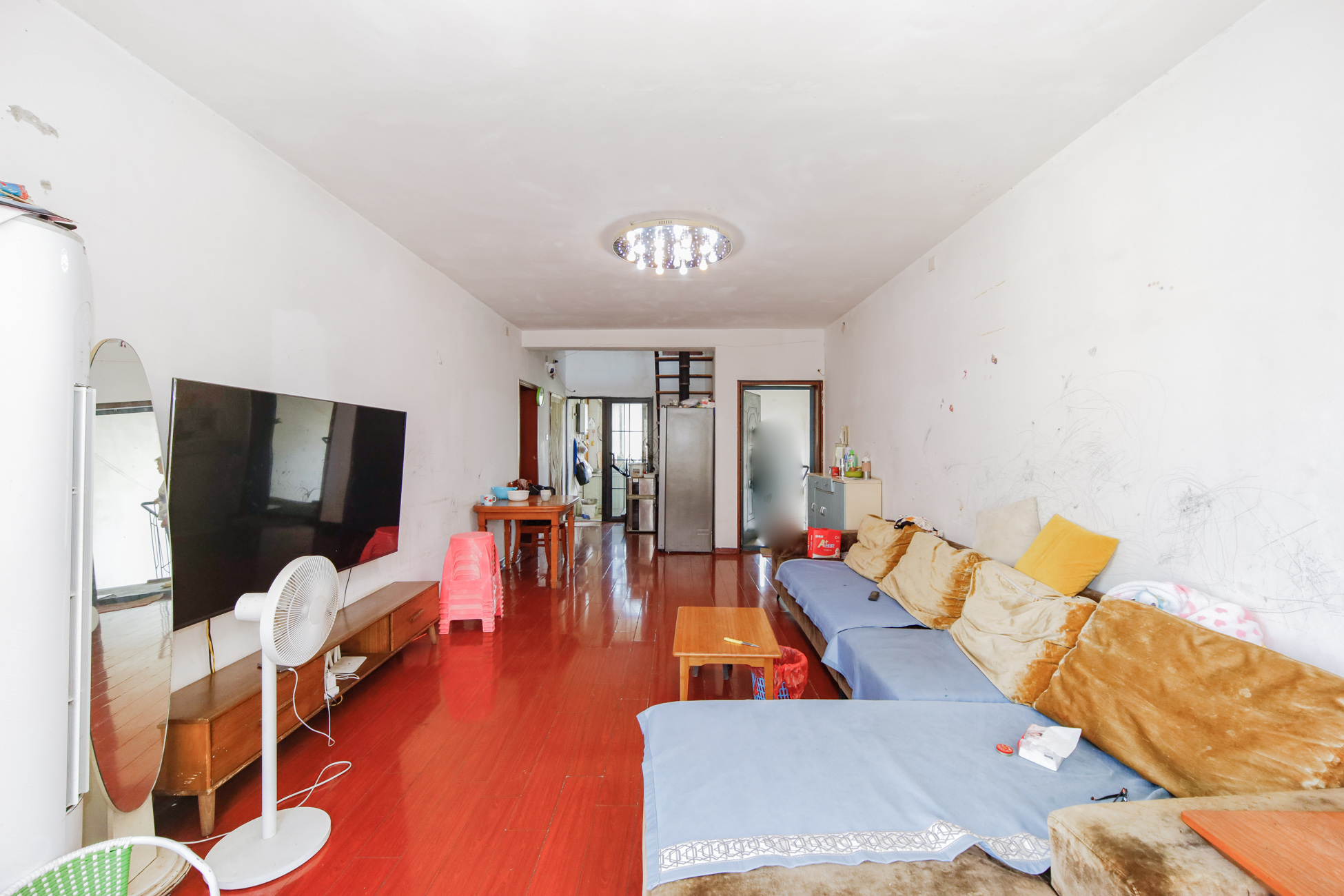 德馨园  3室2厅2卫    47.0万 德馨园  3室2厅2卫    47.0万客厅