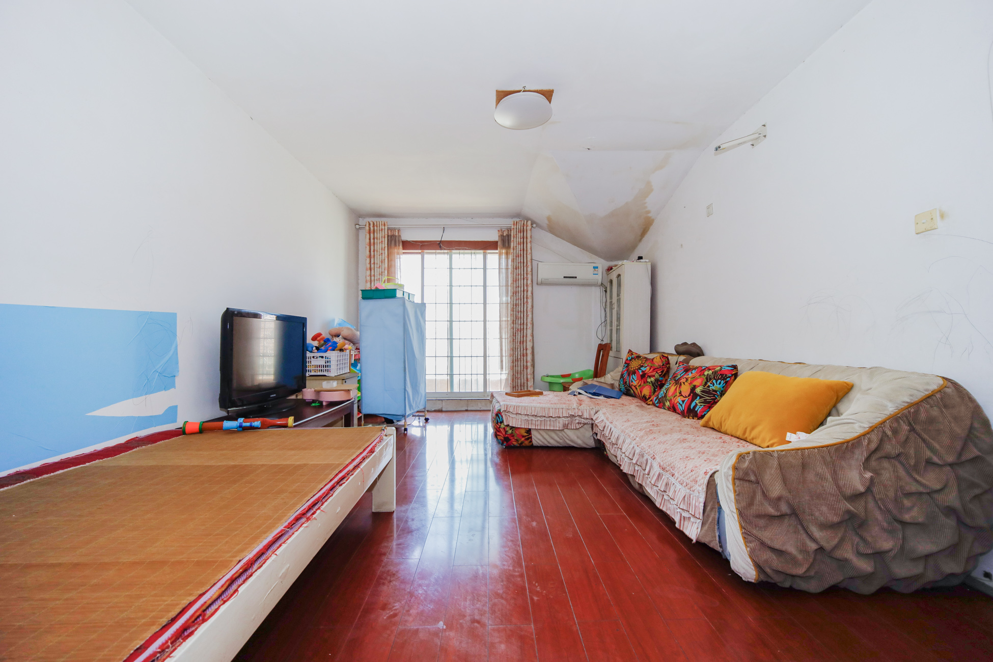 德馨园  3室2厅2卫    47.0万 德馨园  3室2厅2卫    47.0万客厅