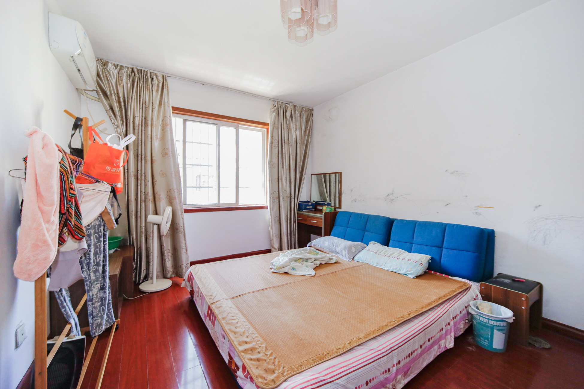 德馨园  3室2厅2卫    47.0万 德馨园  3室2厅2卫    47.0万卧室