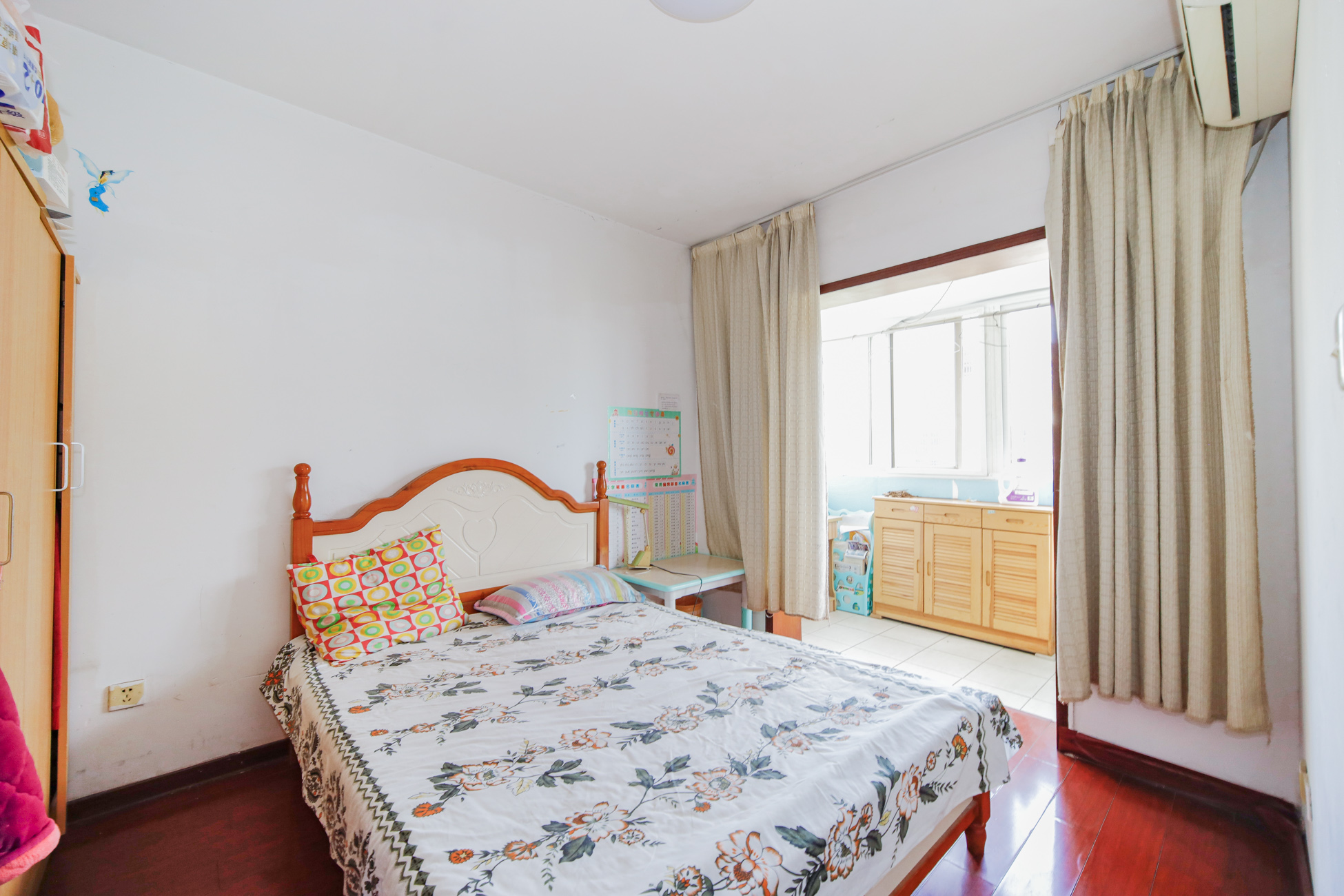 德馨园  3室2厅2卫    47.0万 德馨园  3室2厅2卫    47.0万卧室