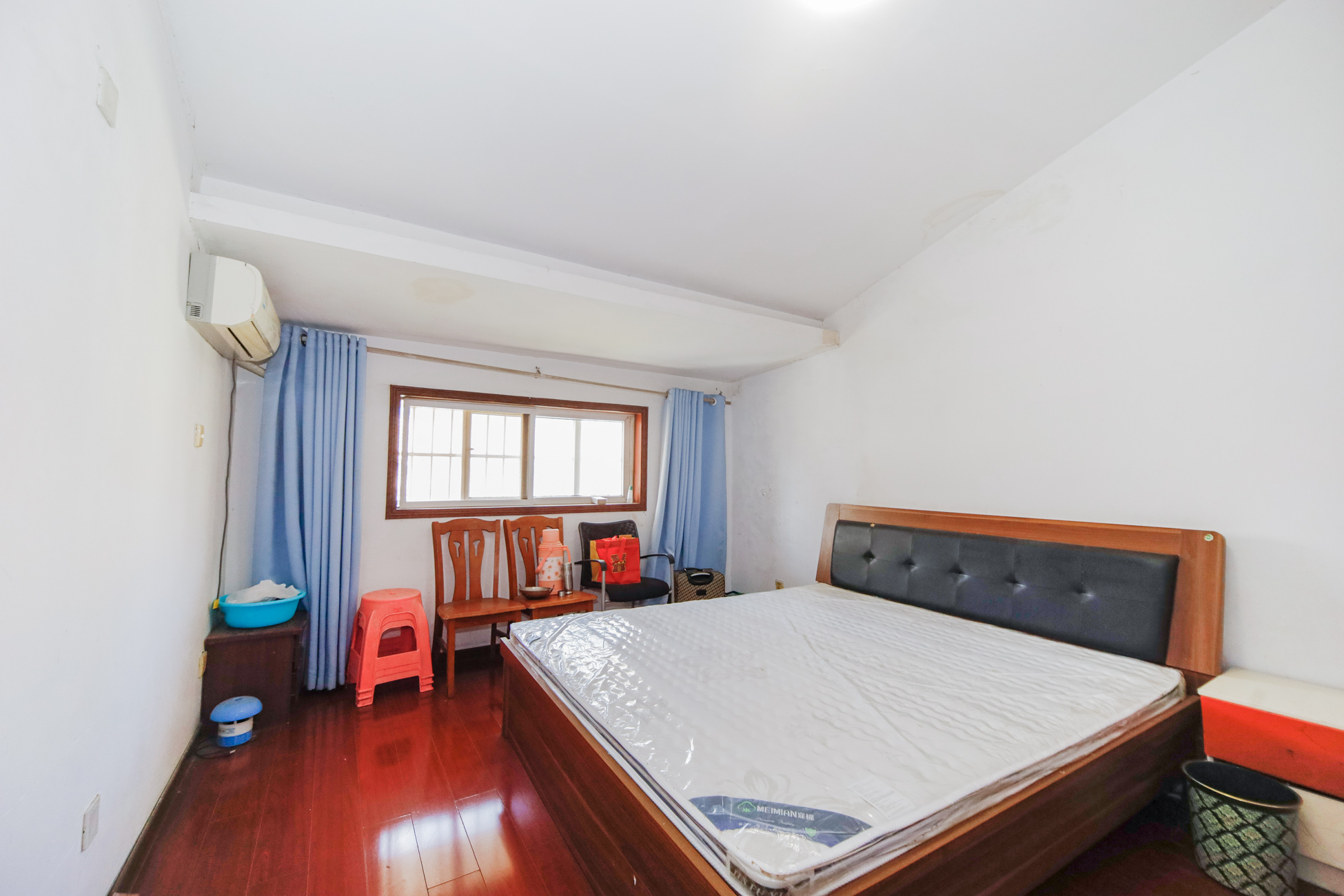 德馨园  3室2厅2卫    47.0万 德馨园  3室2厅2卫    47.0万卧室