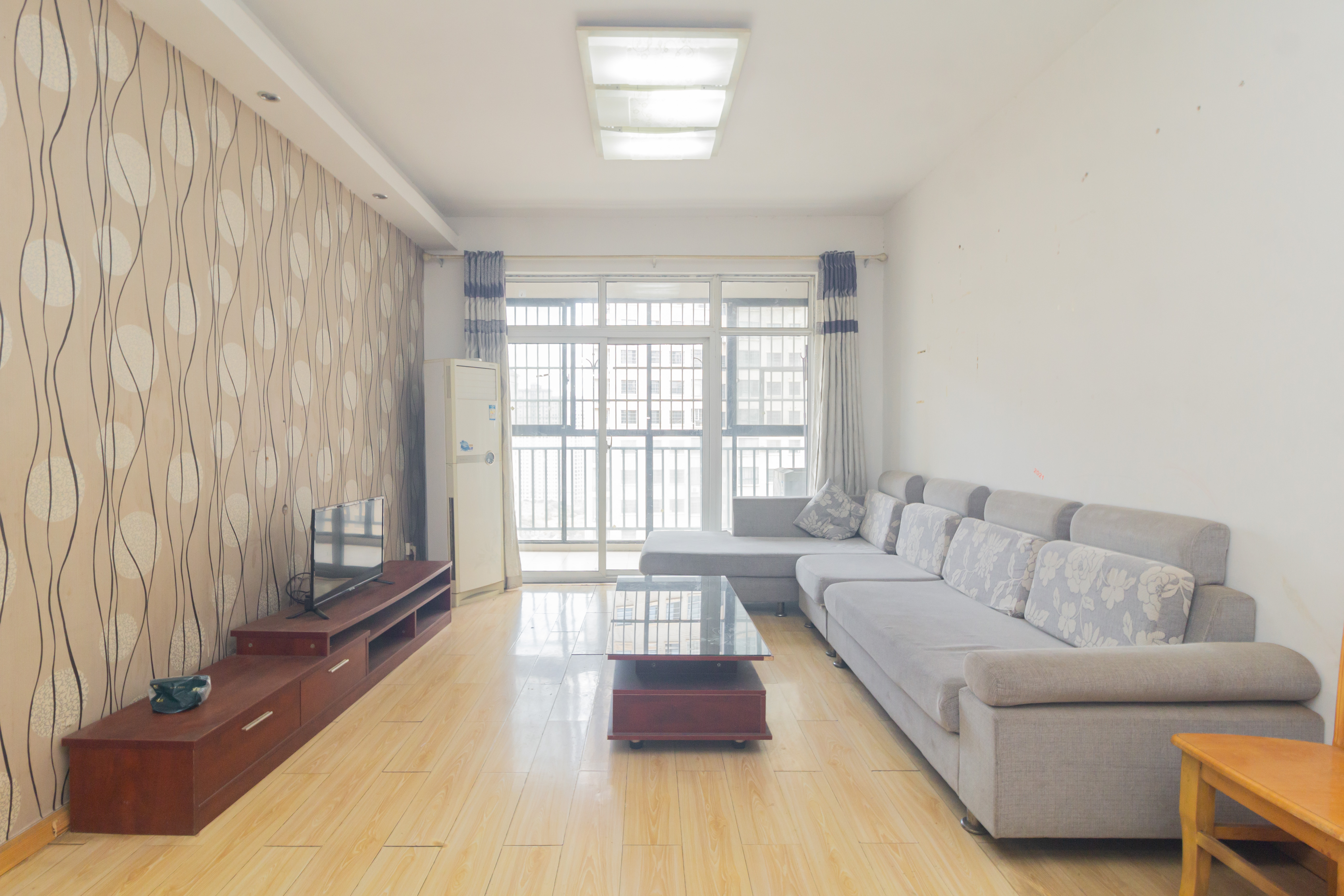 三景国际  3室2厅1卫    48.8万 三景国际  3室2厅1卫    48.8万客厅