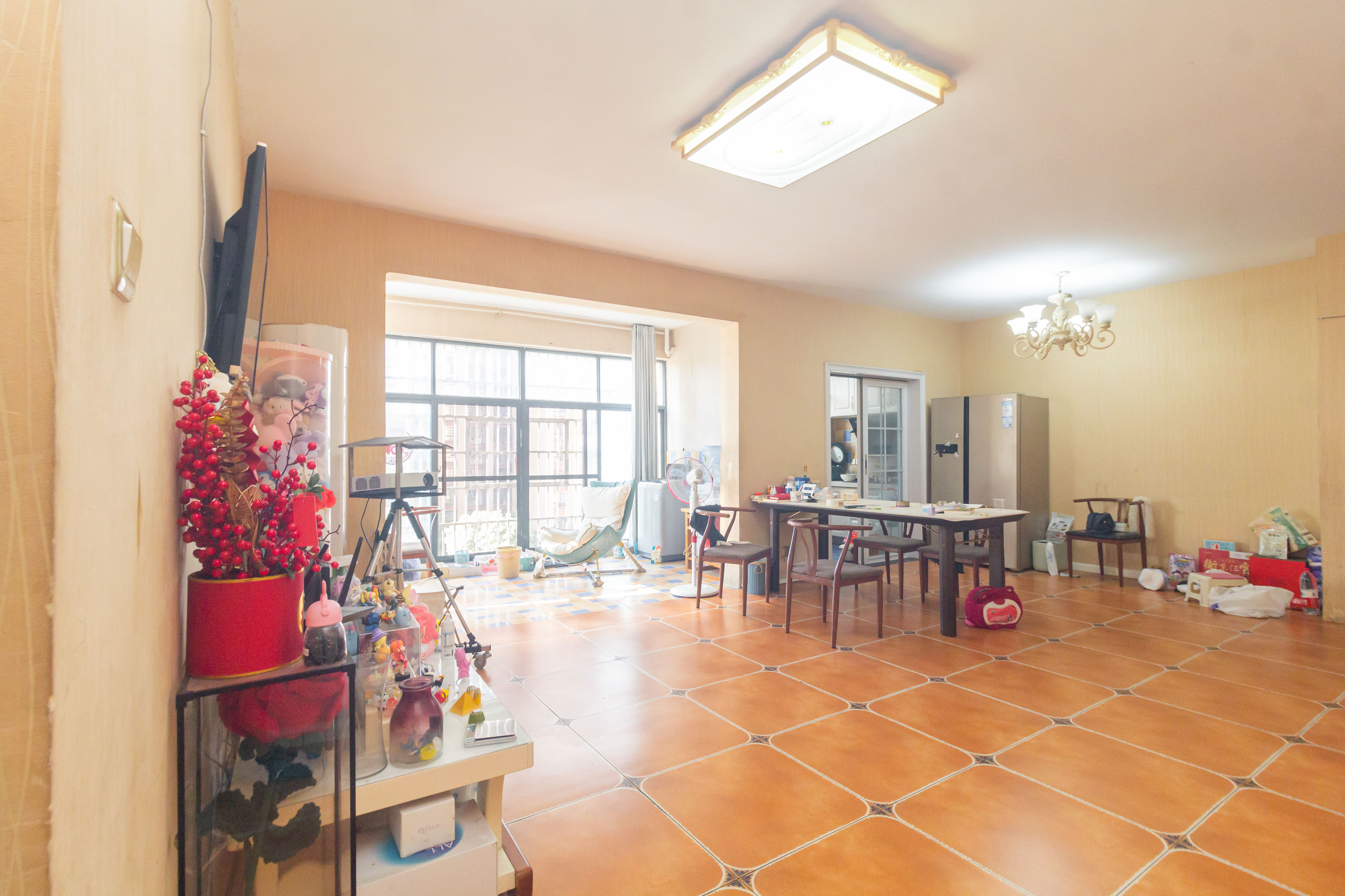 领东汇  4室2厅2卫    82.0万客厅