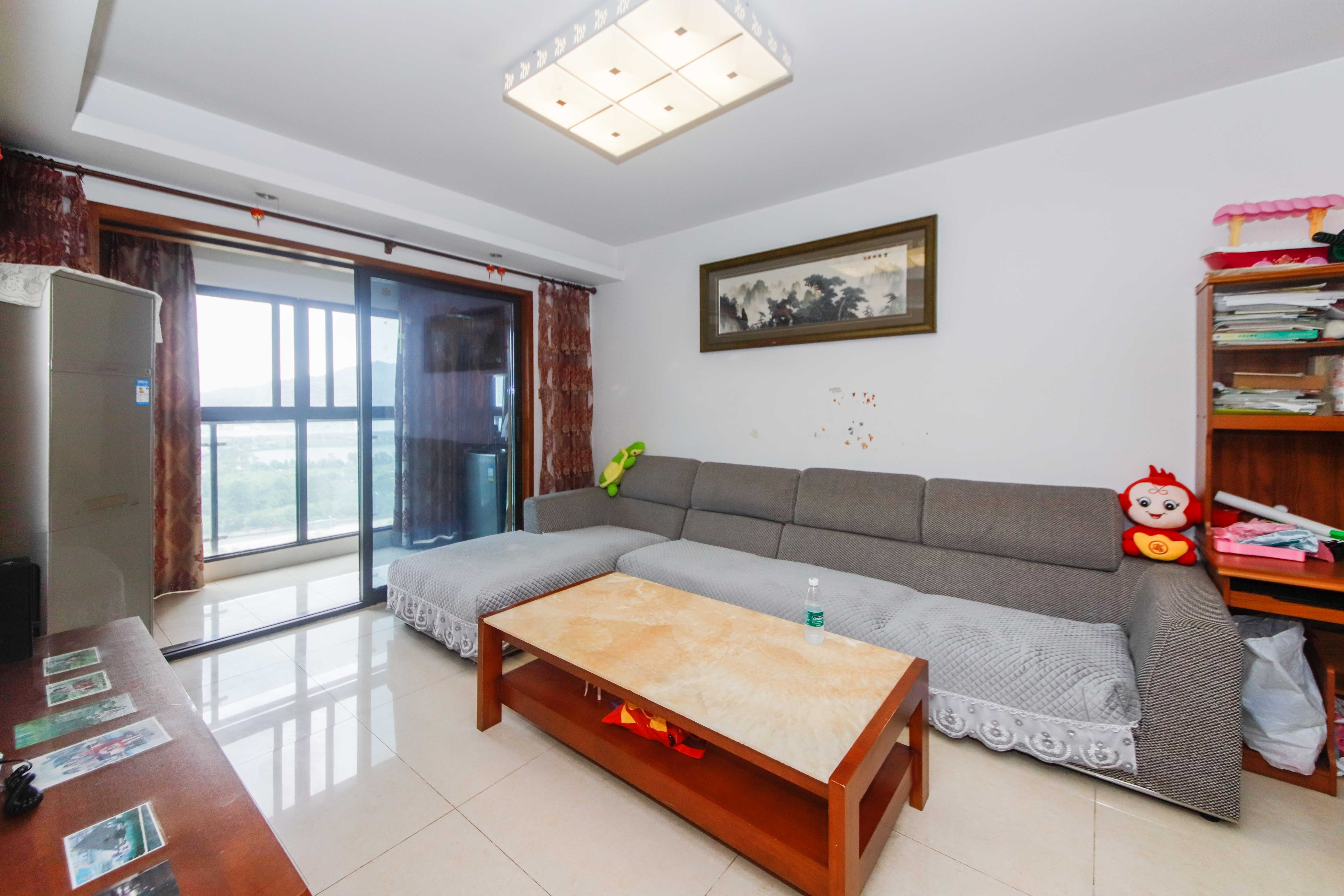 达美D6区  3室2厅2卫    89.8万客厅