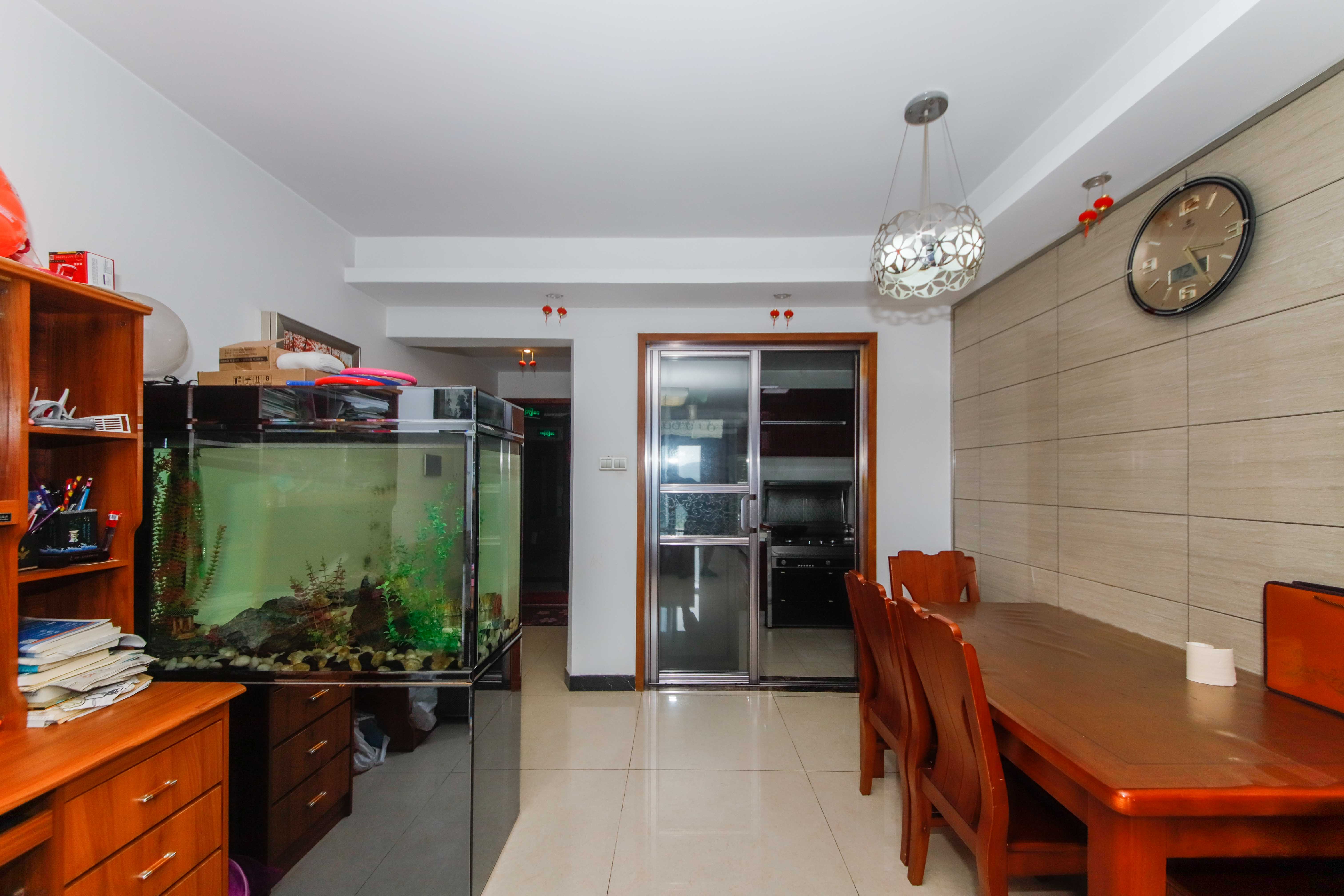 达美D6区  3室2厅2卫    89.8万客厅