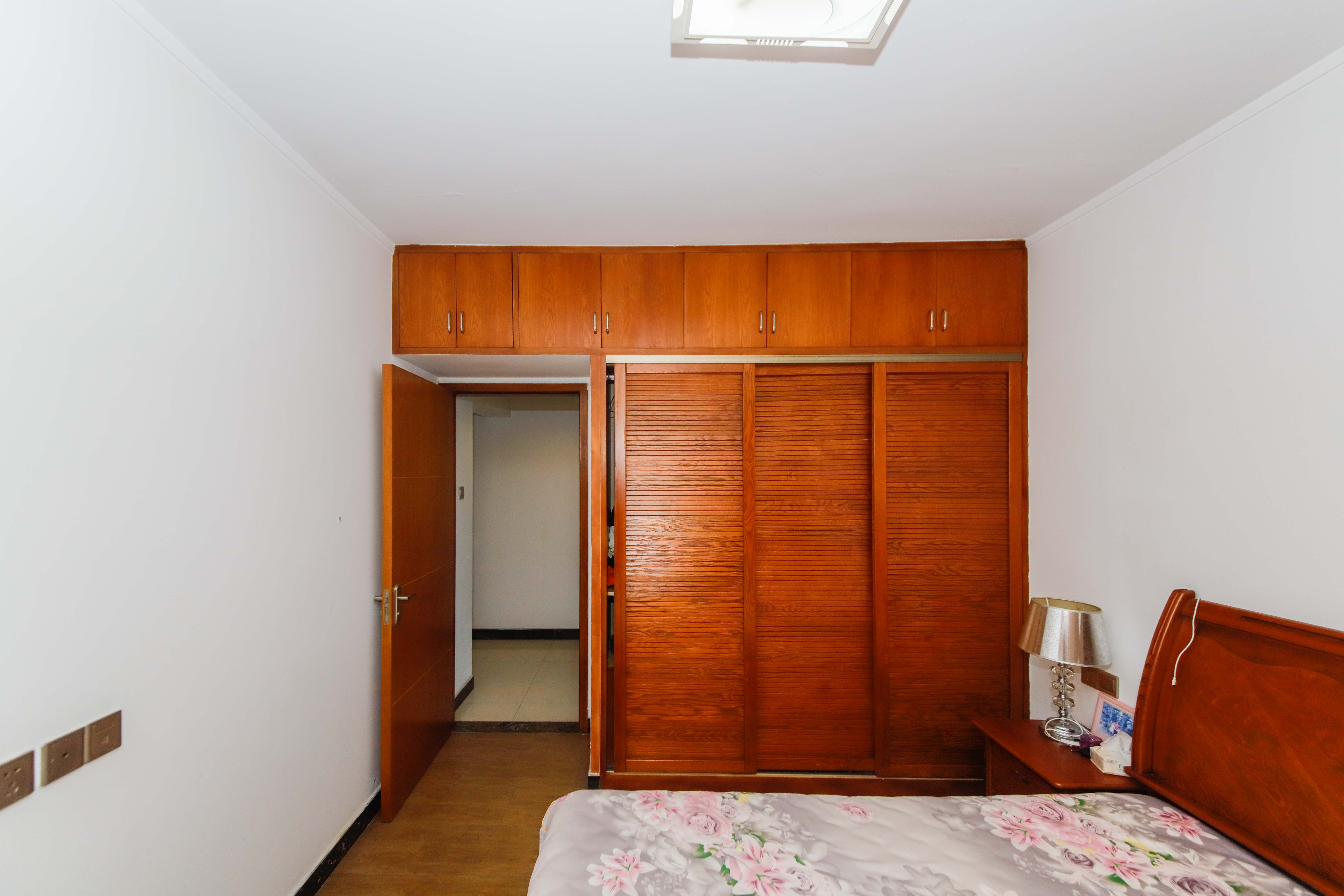 达美D6区  3室2厅2卫    89.8万其他