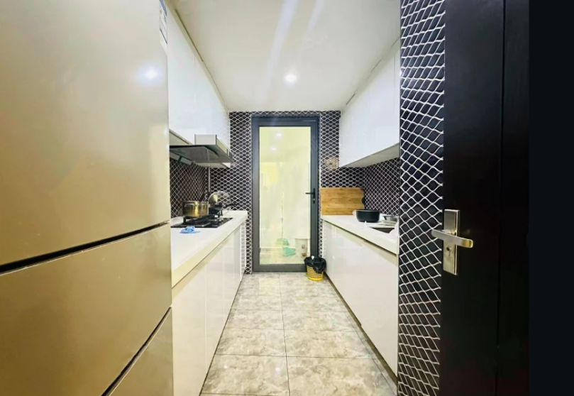 一山湖(一期) 3室2厅2卫 350.0万 一山湖(一期) 3室2厅2卫 350.0万客厅