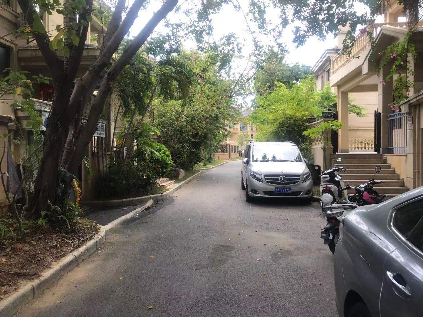 凤凰水城南岸别墅(御景天成) 5室2厅4卫 1150.0万 凤凰水城南岸别墅(御景天成) 5室2厅4卫 1150.0万客厅