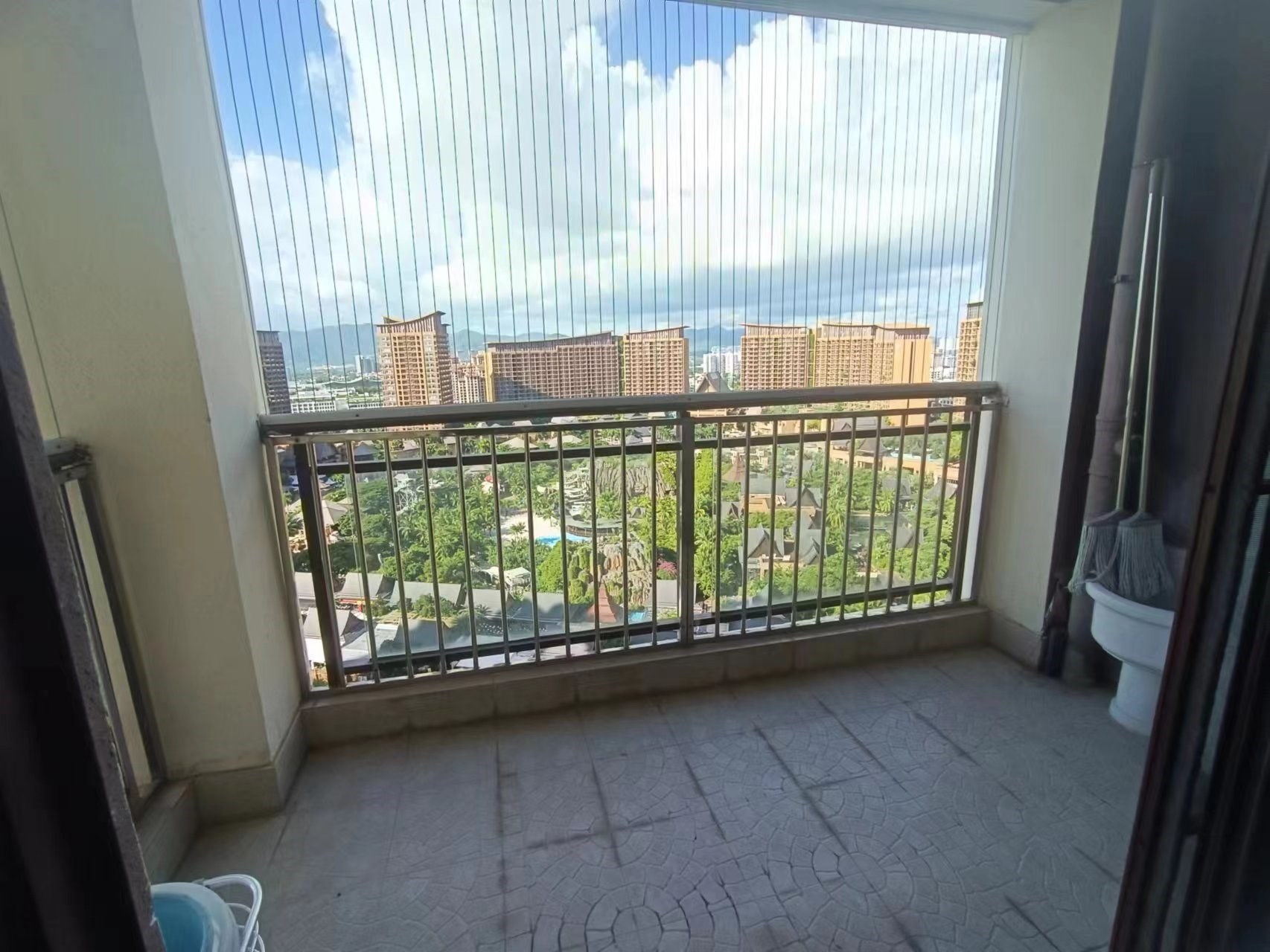 凤凰水城 2室1厅1卫 170.0万 凤凰水城 2室1厅1卫 170.0万客厅