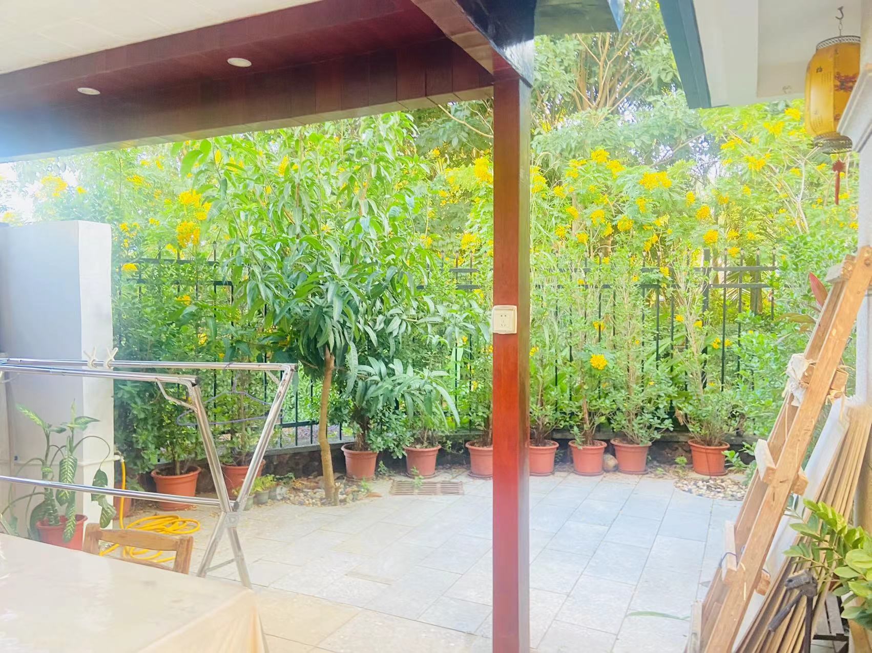 三亚小院 4室3厅3卫 530.00万 三亚小院 4室3厅3卫 530.00万客厅