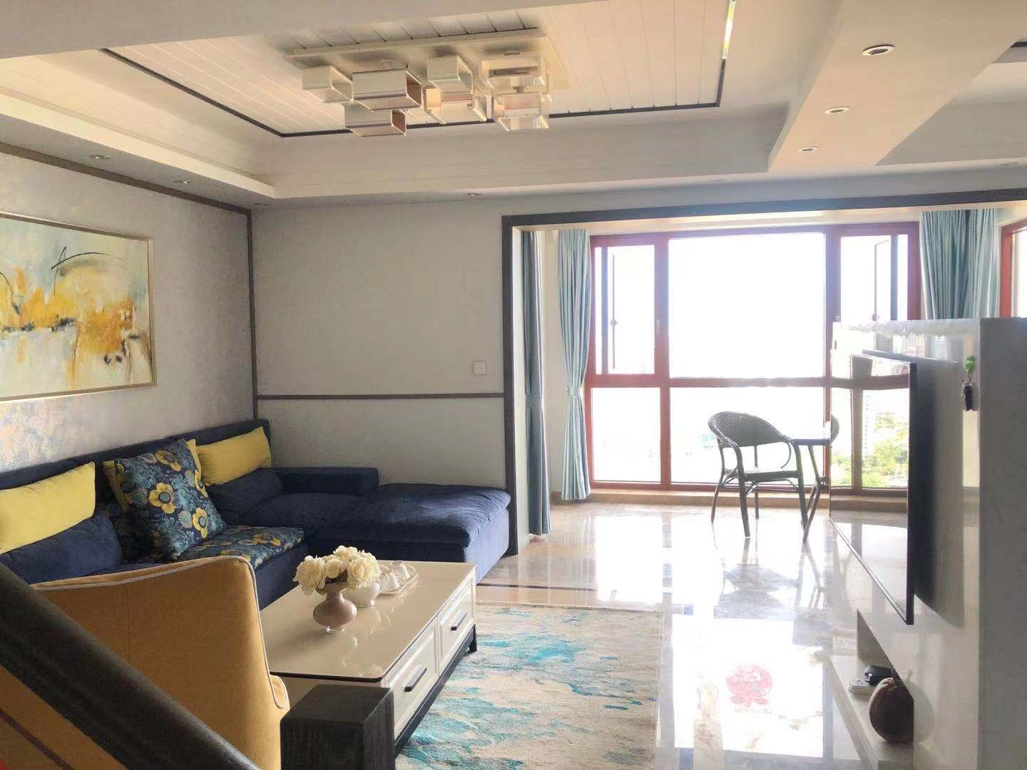 凤凰水城 3室2厅2卫 420.0万 凤凰水城 3室2厅2卫 420.0万客厅