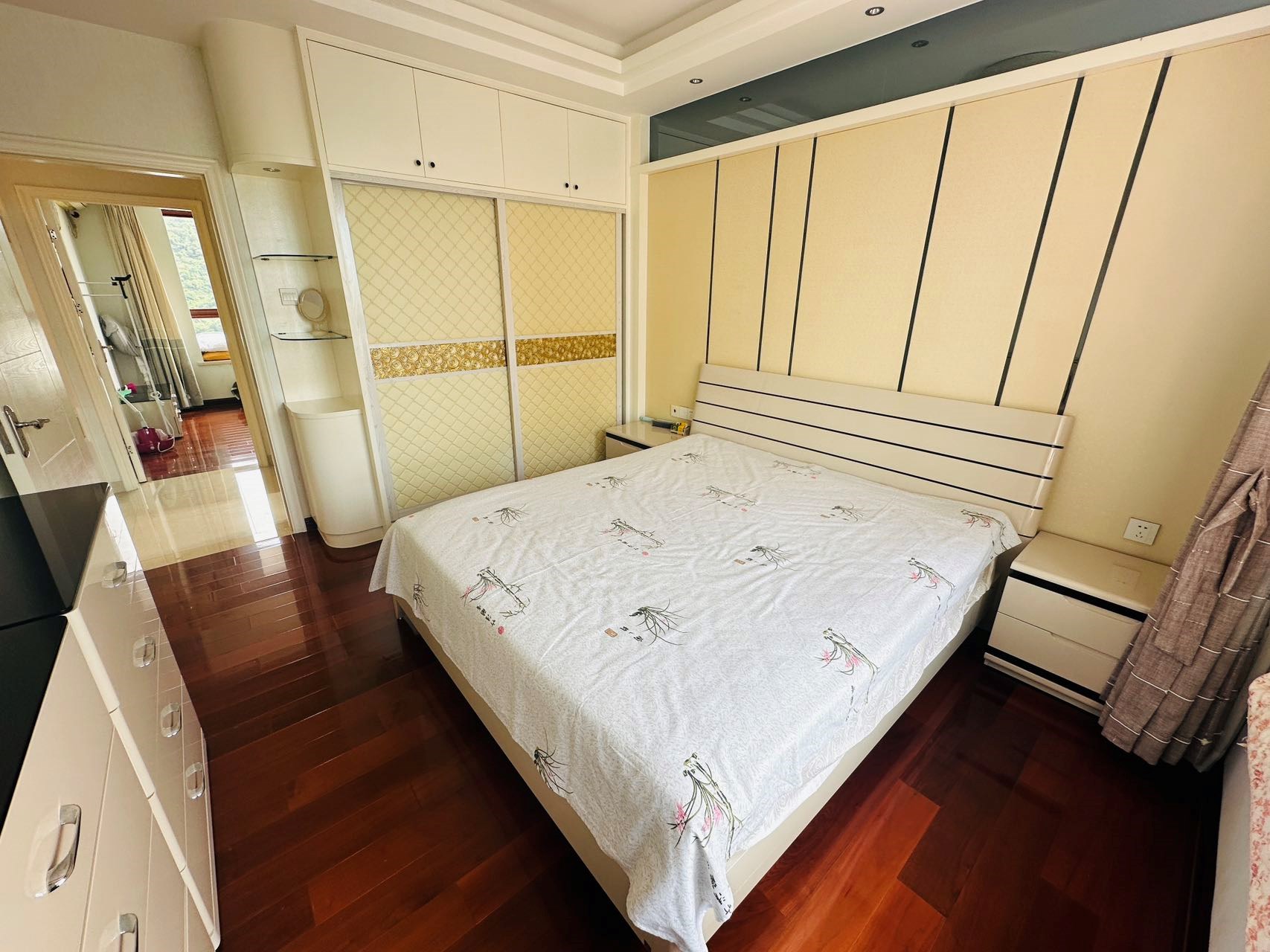 丽冠雅居 2室2厅1卫 350.0万 丽冠雅居 2室2厅1卫 350.0万客厅