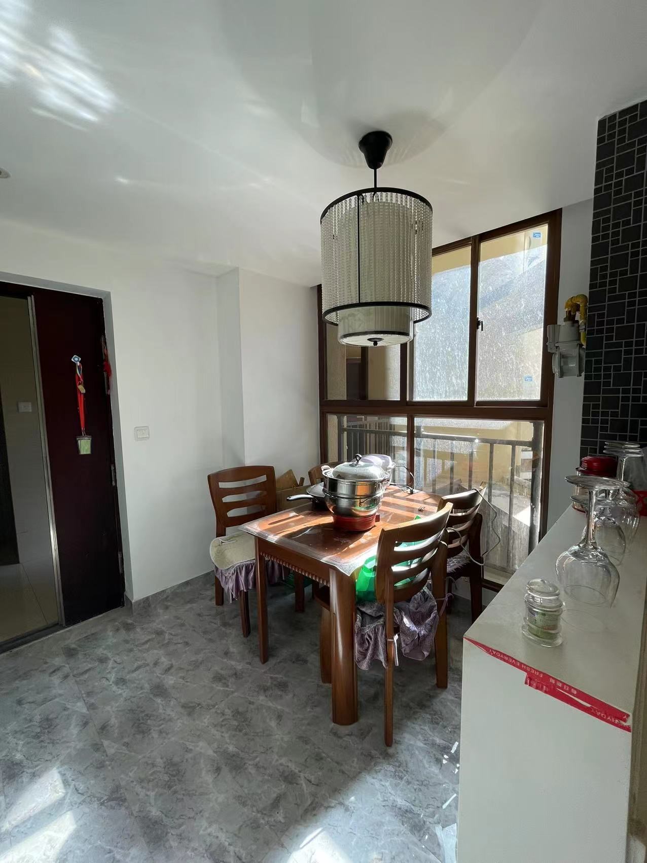 鸿坤山海墅 3室2厅2卫 275.0万 鸿坤山海墅 3室2厅2卫 275.0万客厅